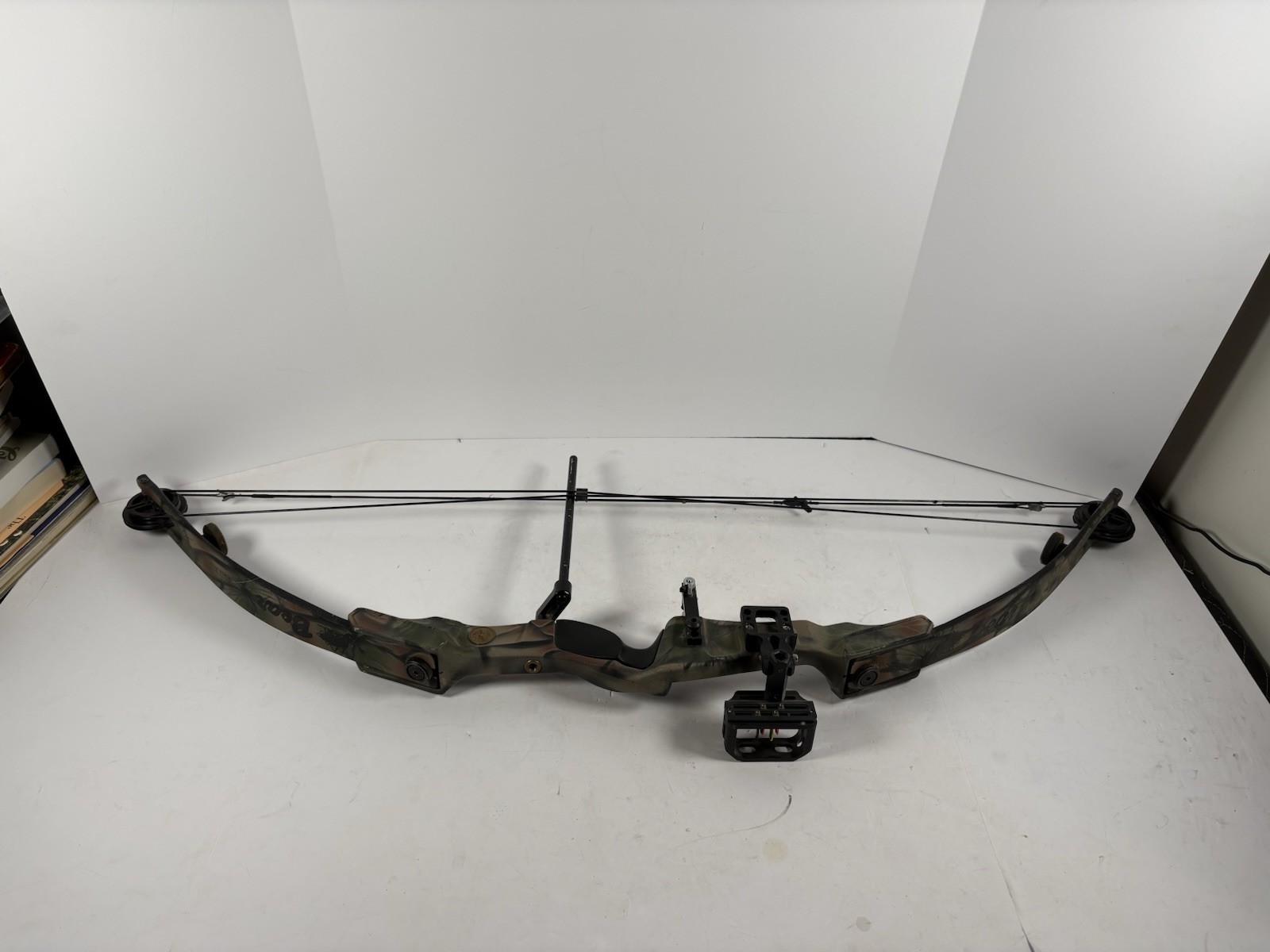 Bear Black Bear Compound Bow 30” Draw 55lb RH Sight Rest Camo Hunting Archery