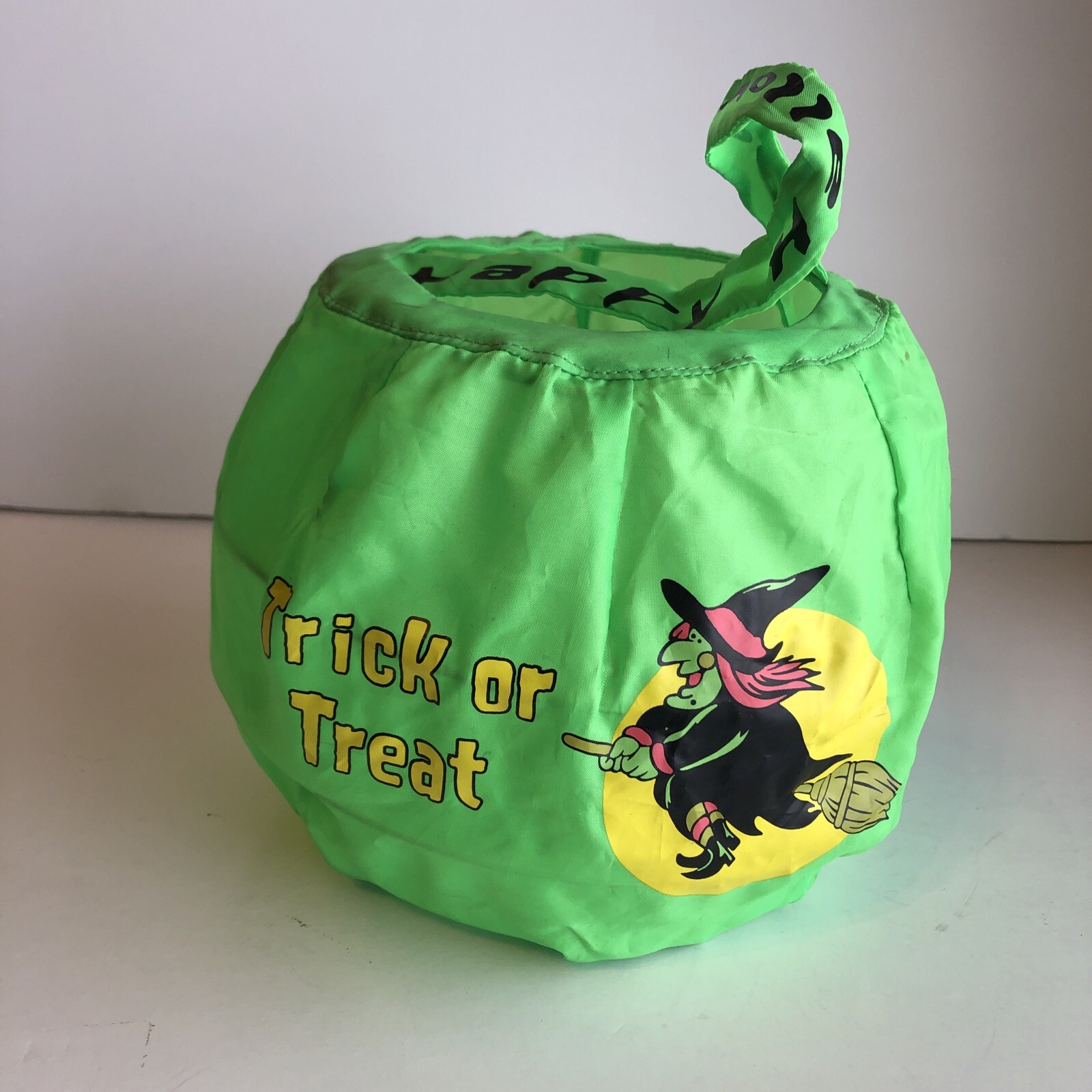 2 Gemmy Collapsible Purple Vampire Green Witch Baskets Candy Treat Buckets Pails