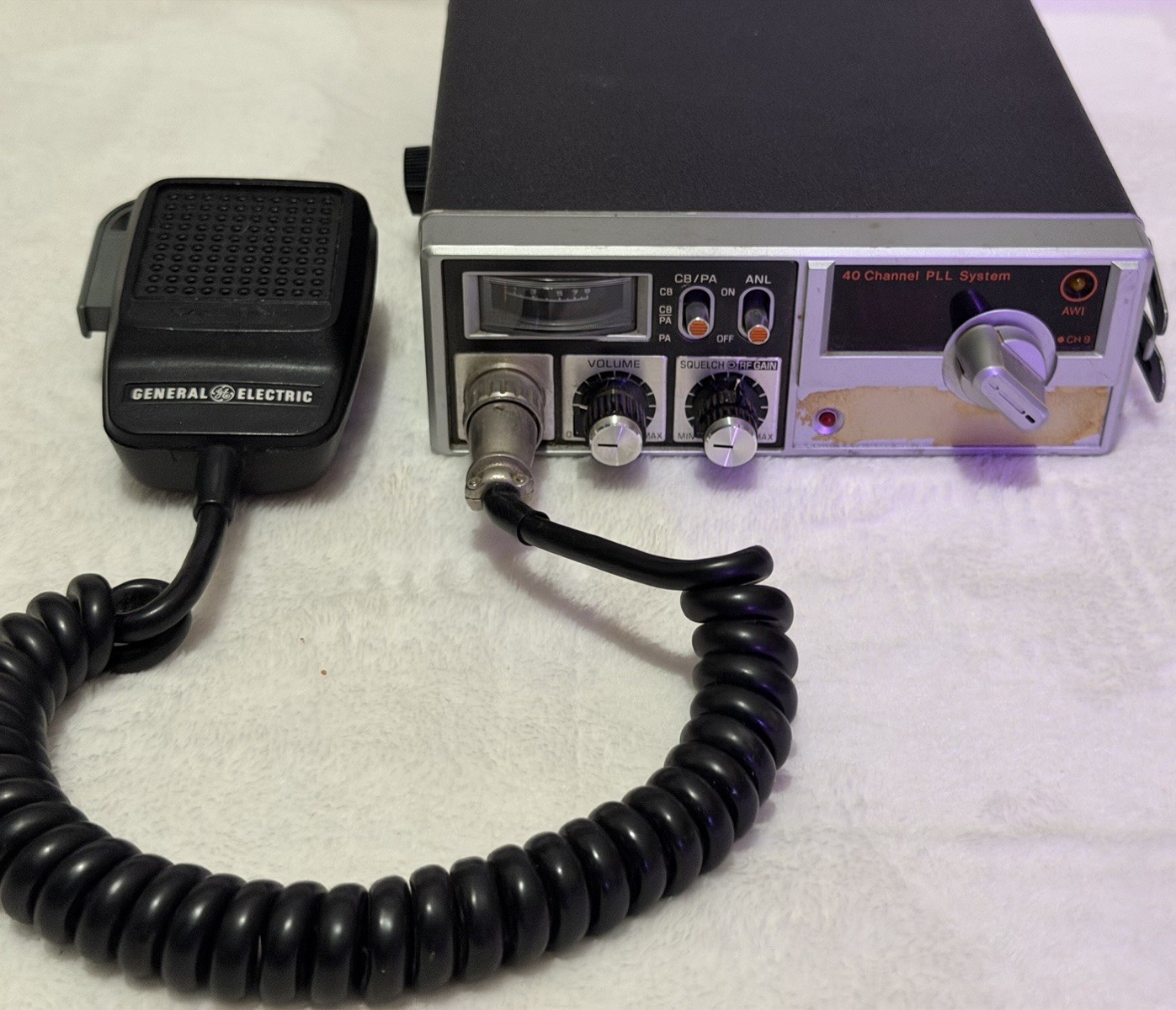 Vintage General Electric CB Radio Model NO. 3-5813B (Not Tested)