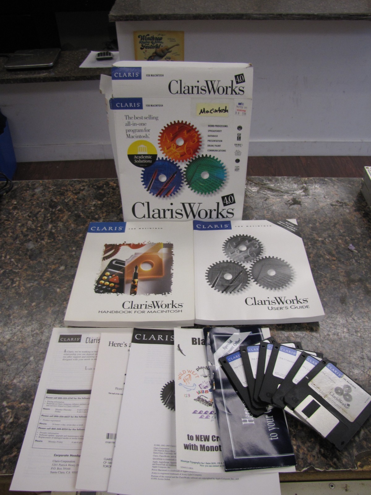 ClarisWorks 4 Software for Macintosh w/ 3.5" Disks Complete in Big Box -NH36