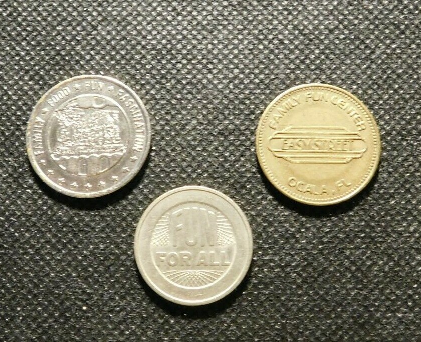 Three Fun Centers Tokens- Very Nice- e196uxx