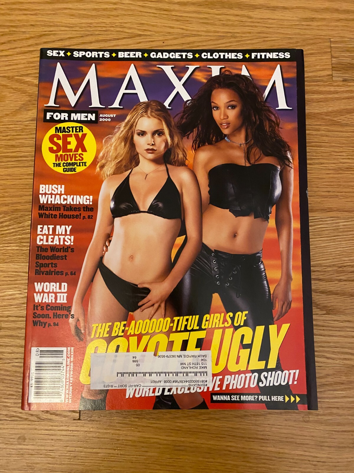 Maxim Magazine August 2000 Issue 32 Coyote Ugly Tyra Banks Maria Bello Bikini
