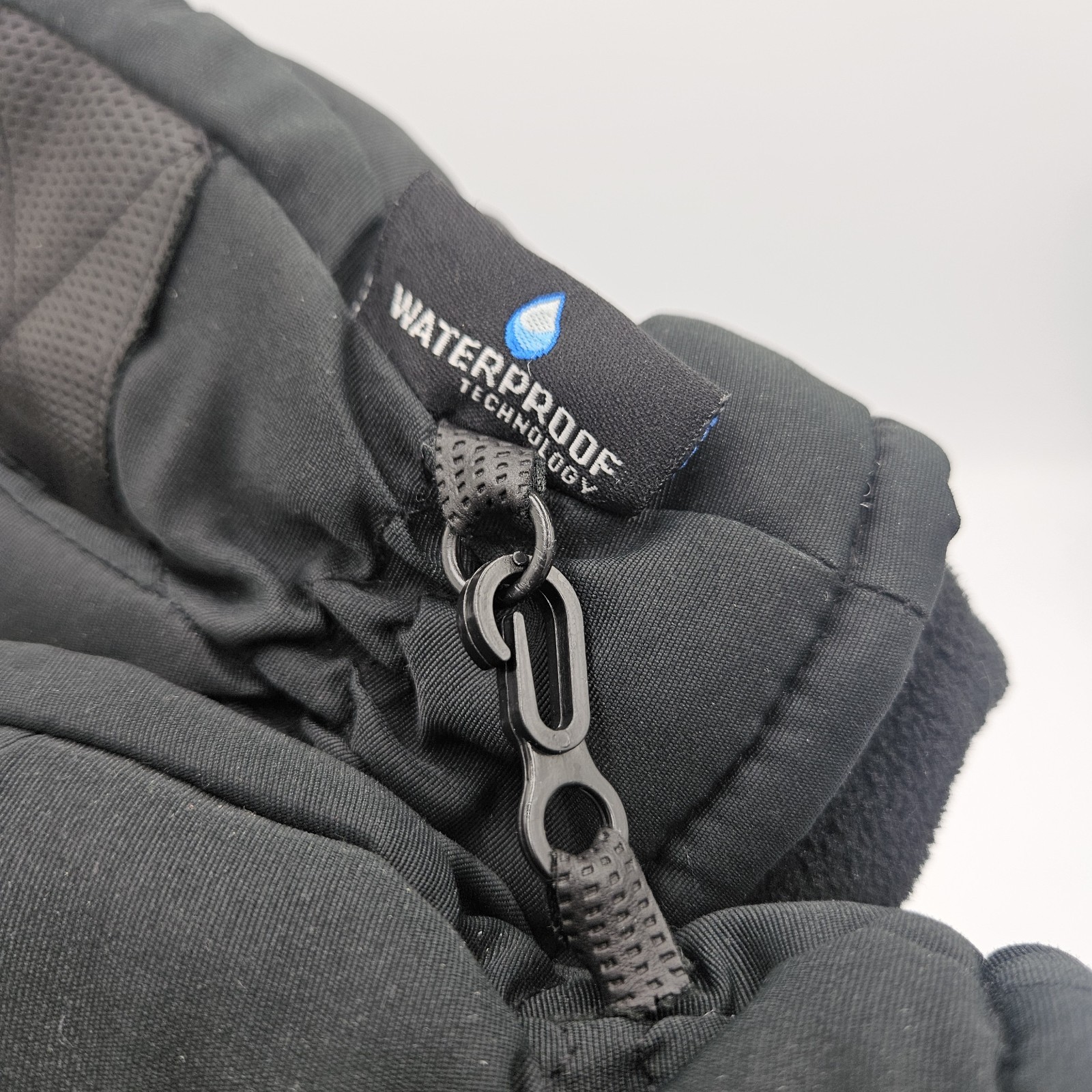 3M Thinsulate Black Gloves