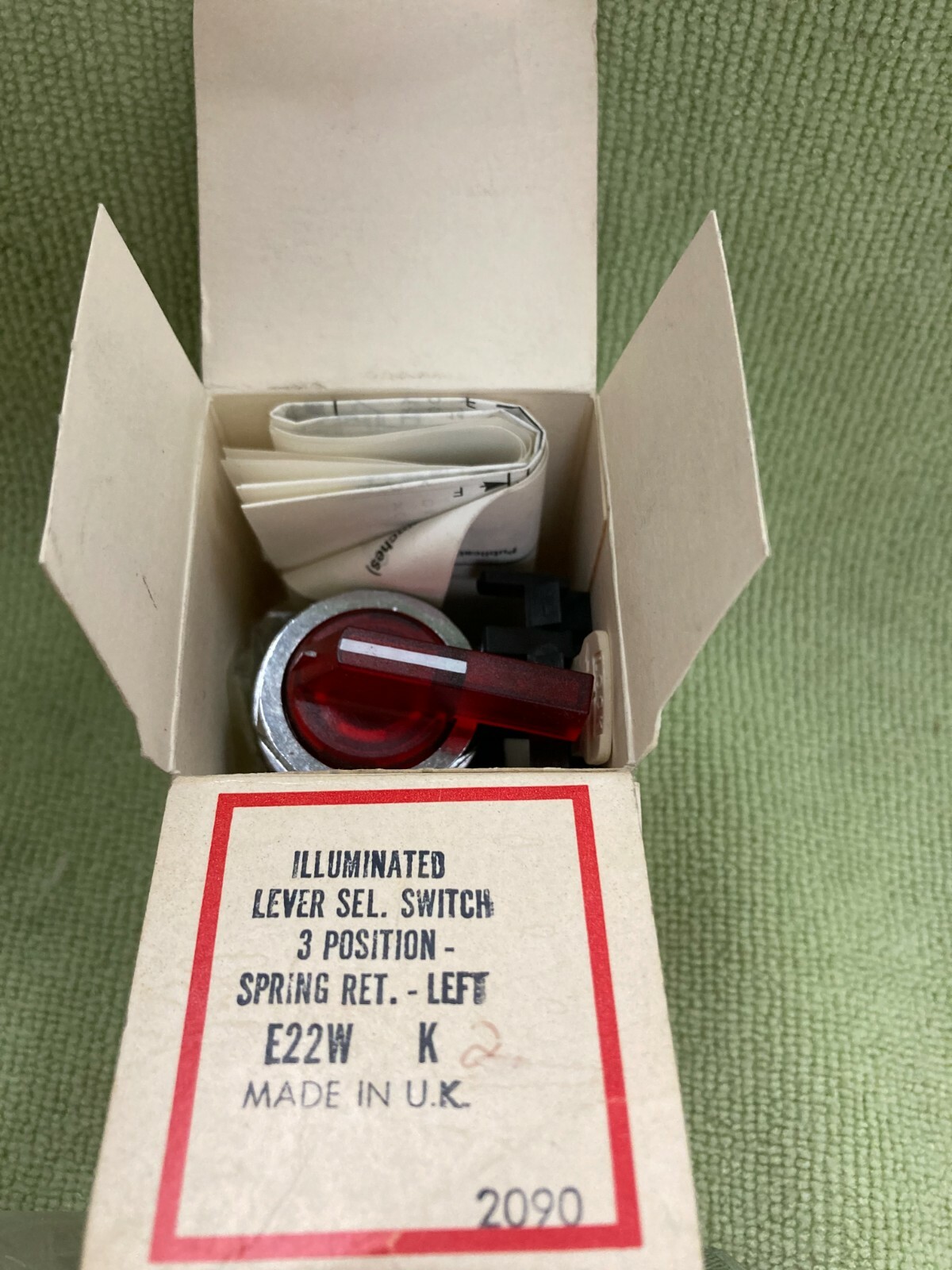 Cutler Hammer E22W Illuminated Lever Selector Switch, 3 Position