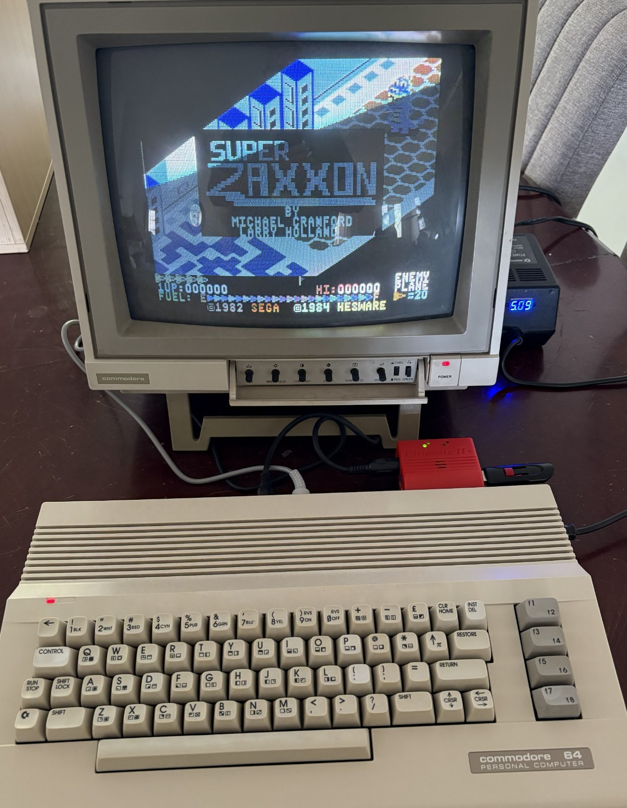 COMMODORE 64C COMPUTER 250466 HEATSINKS TESTED AND WORKING ZIF64