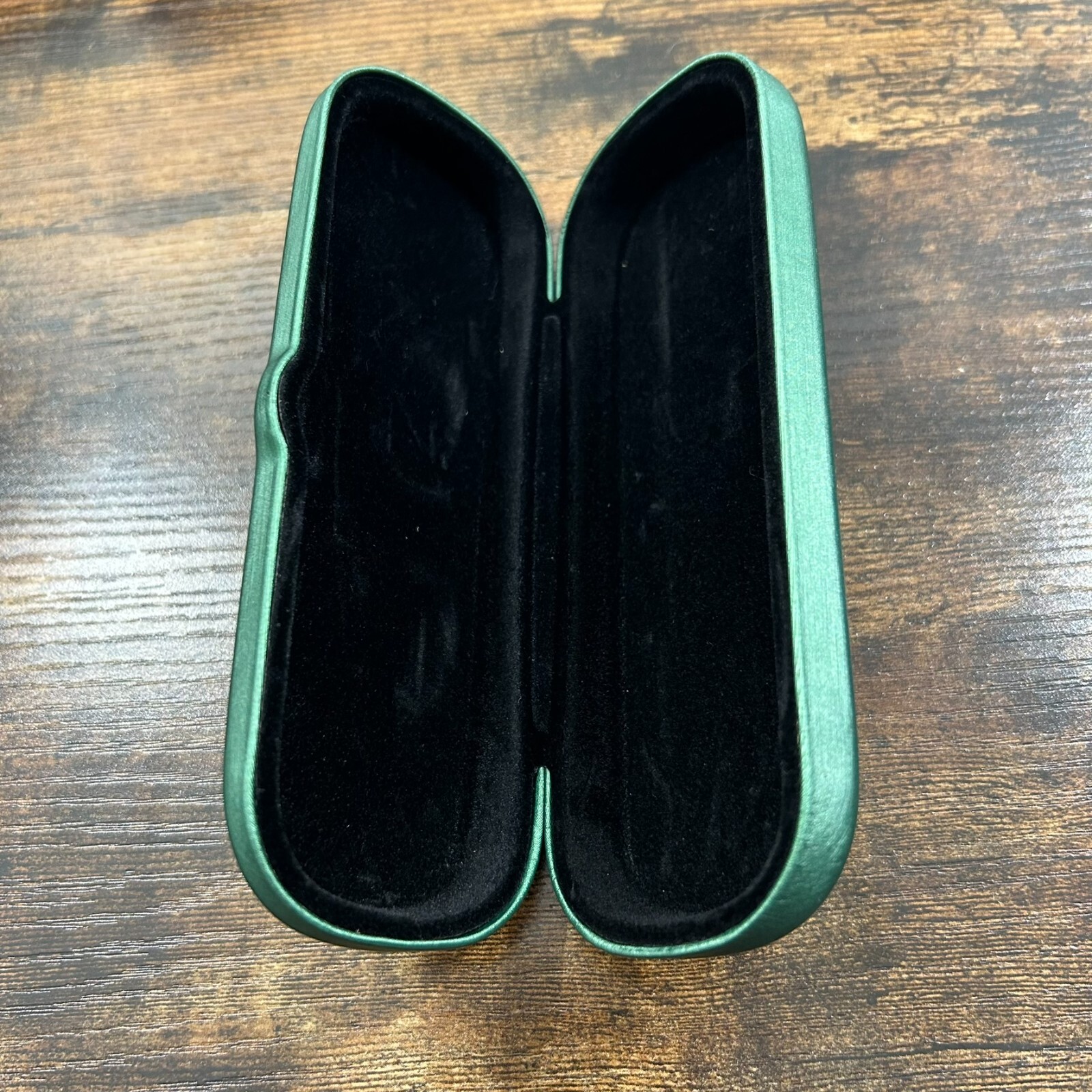 Clam Hard Eyeglasses Glasses Case green