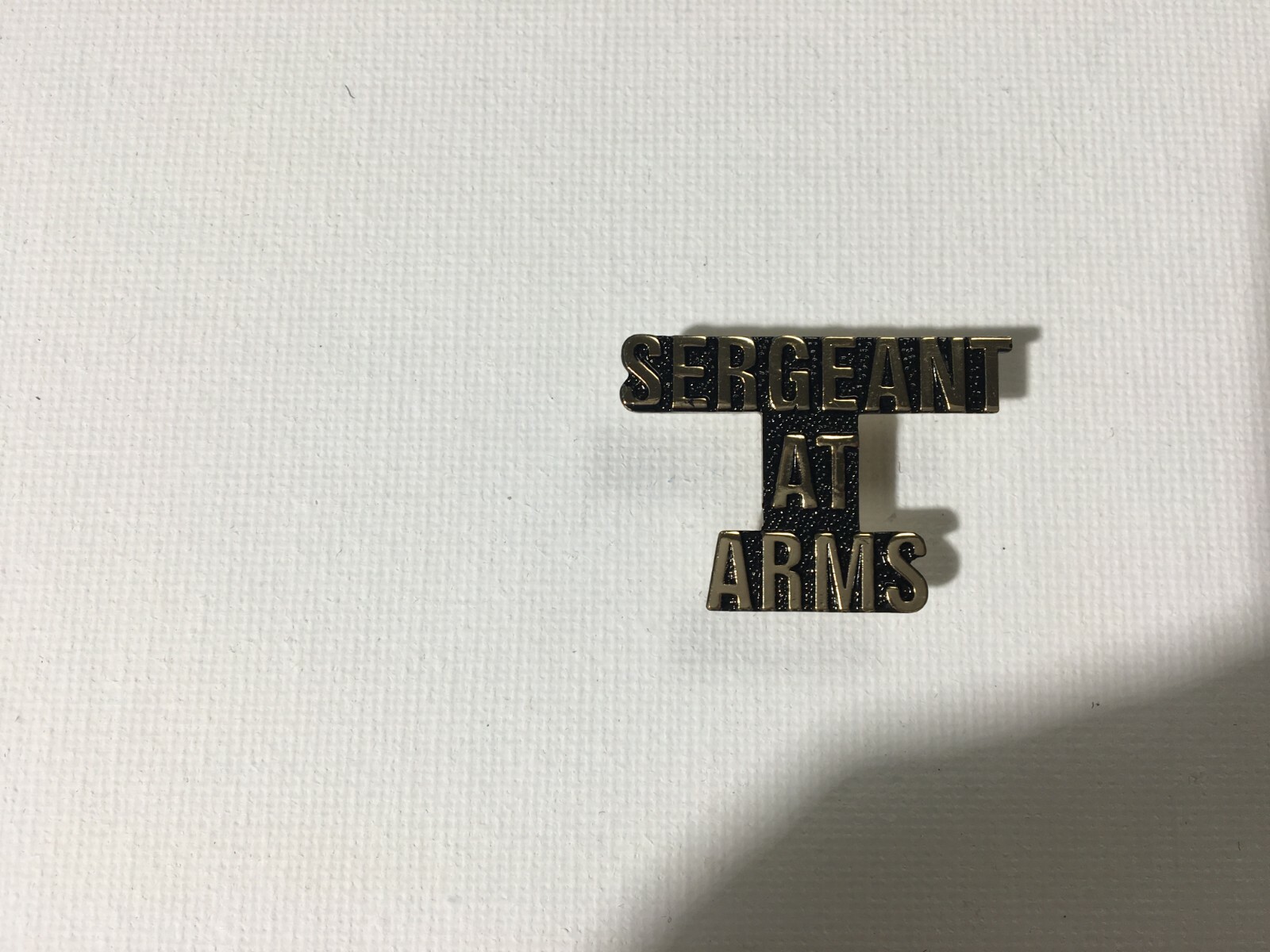 US VETERANS ORGANIZATIONS SERGEANT AT ARMS TEXT HAT PIN MEASURES 1 1/4 INCHES