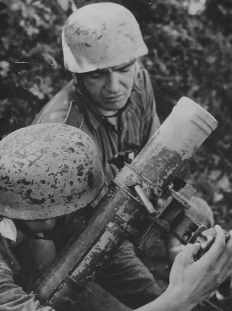 WW2 WWII Photo German Fallschirmjäger 8cm Mortar Italy 1943 World War Two 2714