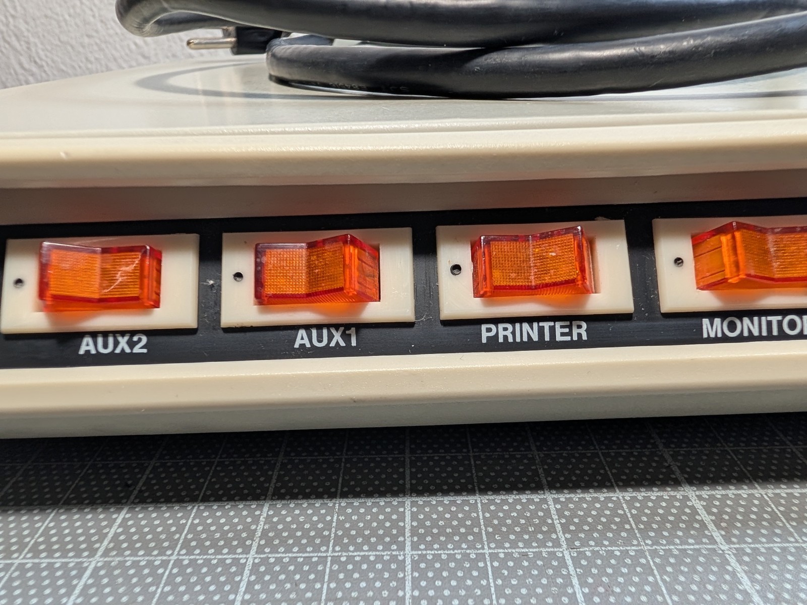 Vintage Computer Power Controller Surge Protector Power Supervisor Model MT-767