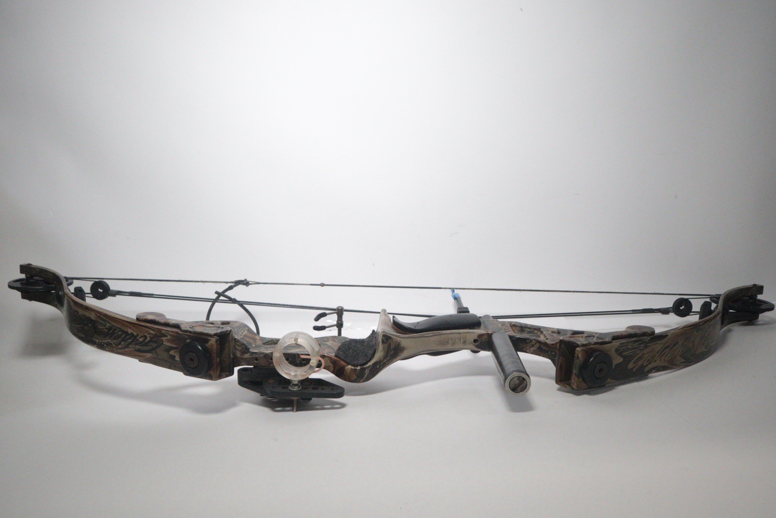 Golden Eagle Compound Bow Easton Quiver and Arrows