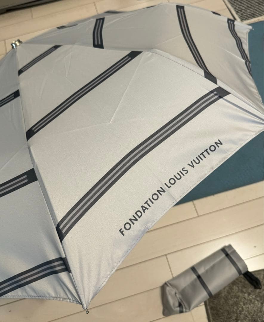 Louis Vuitton Fondation Paris Limited Foldable Umbrella Authentic Accessory