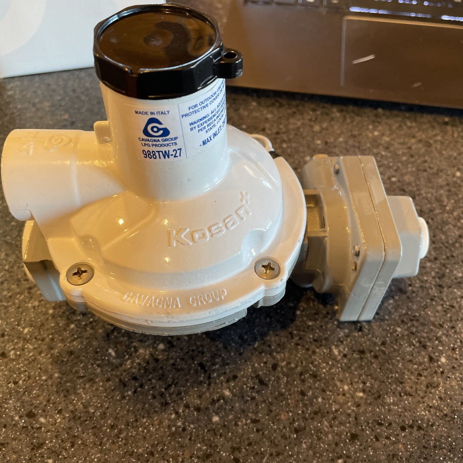 Kosan Cavagna 988TW-27  Twin Stage regulator LPG Gas 1/4" x 3/4" 450,000 BTU