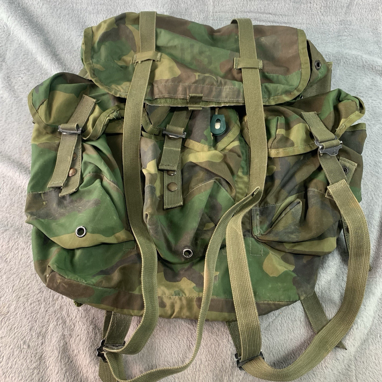 U.S. Army Military Combat Field Pack Woodland Camouflage Nylon LC1 Medium DLA100