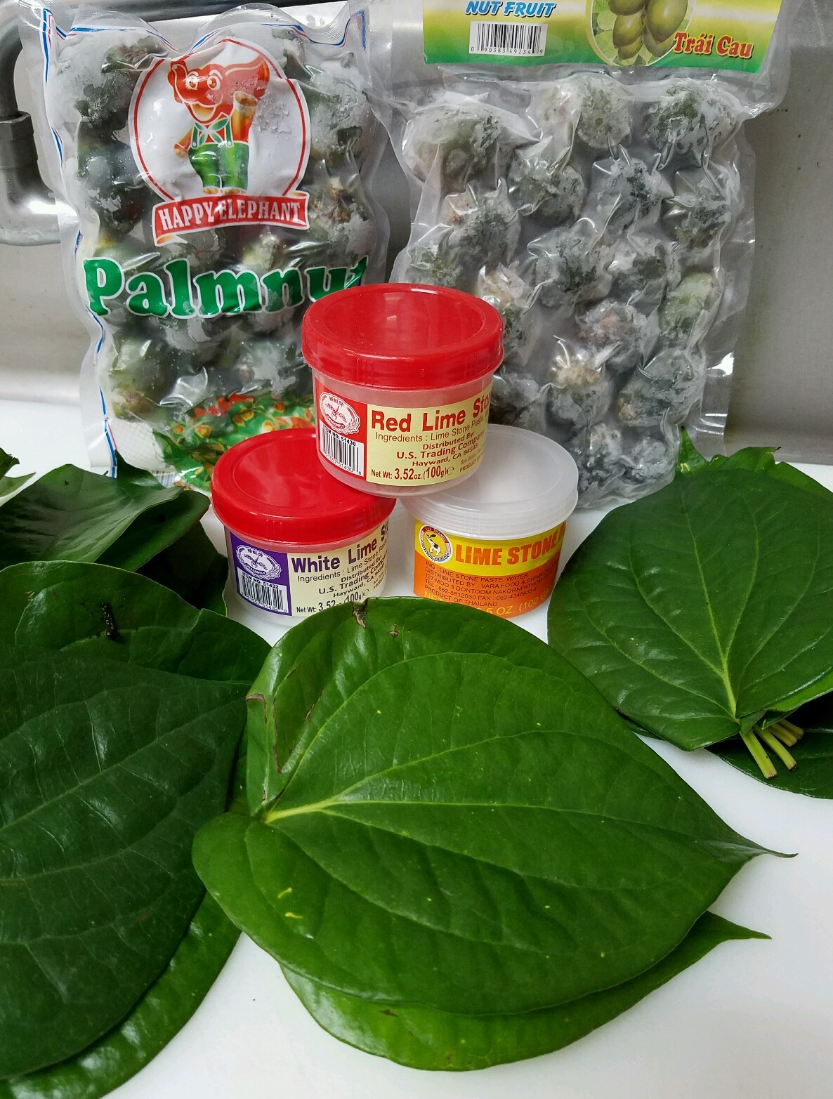 Full Package Chew X-Large (Lime Powder, Small size Betelnut, 40pcs Trau Leaves)