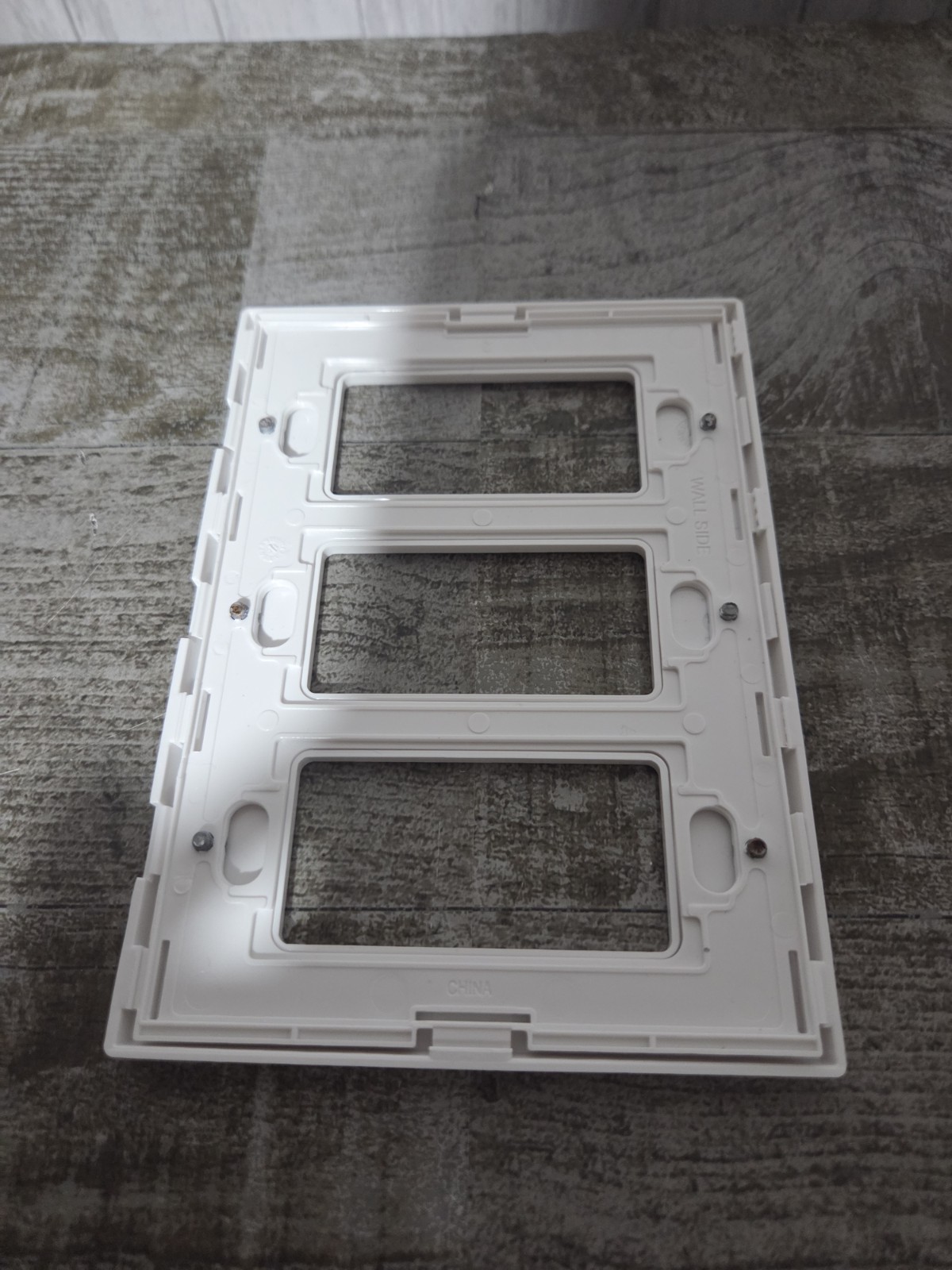 3-Gang Decora Plus Screwless Wallplate, Snap-On Mount, White Leviton