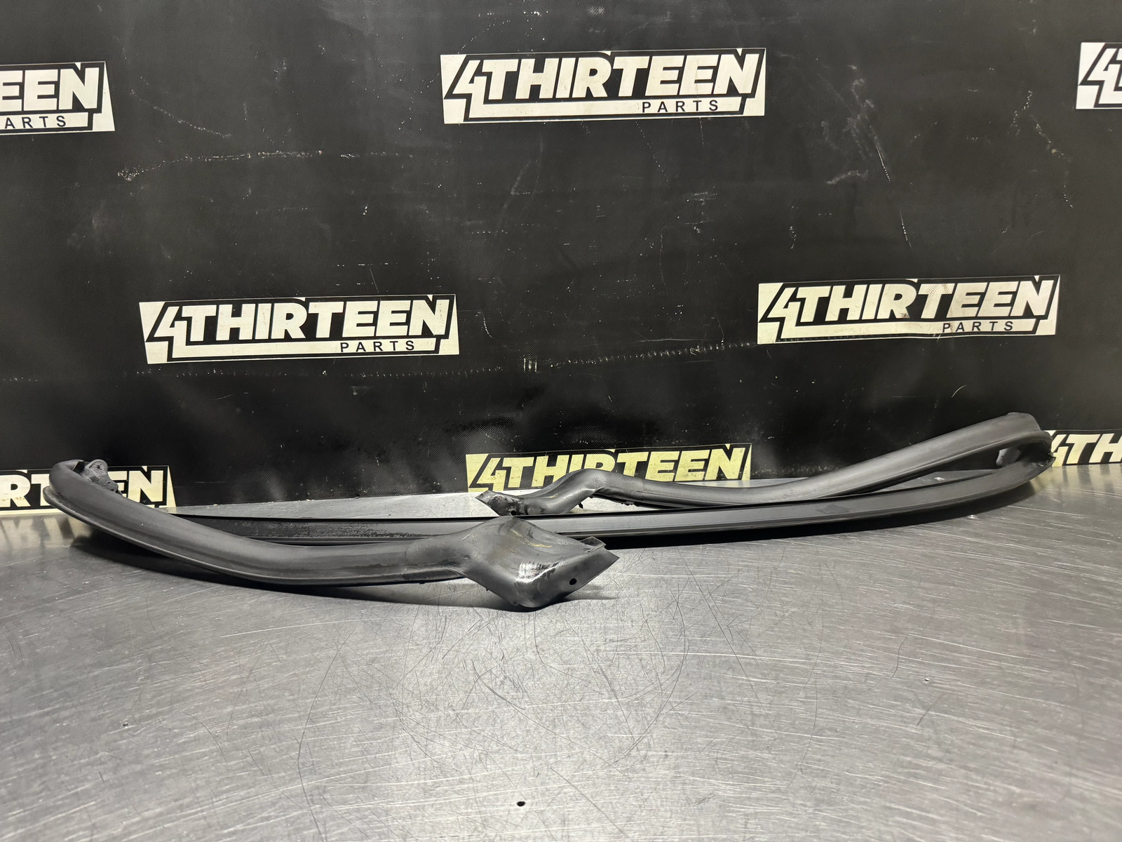 97-04 CORVETTE C5 FRONT WINDSHIELD SEAL / WEATHERSTRIPPING OEM #N541
