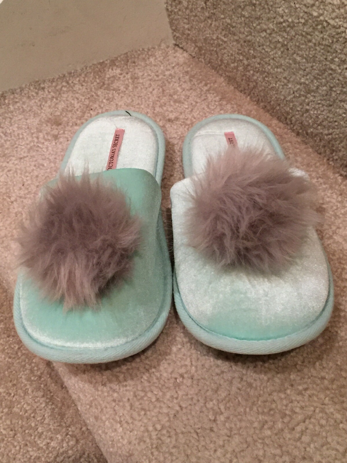 VICTORIAS SECRET FUZZY POM POM SLIPPERS Green w/ Gray Pom Pom M New!