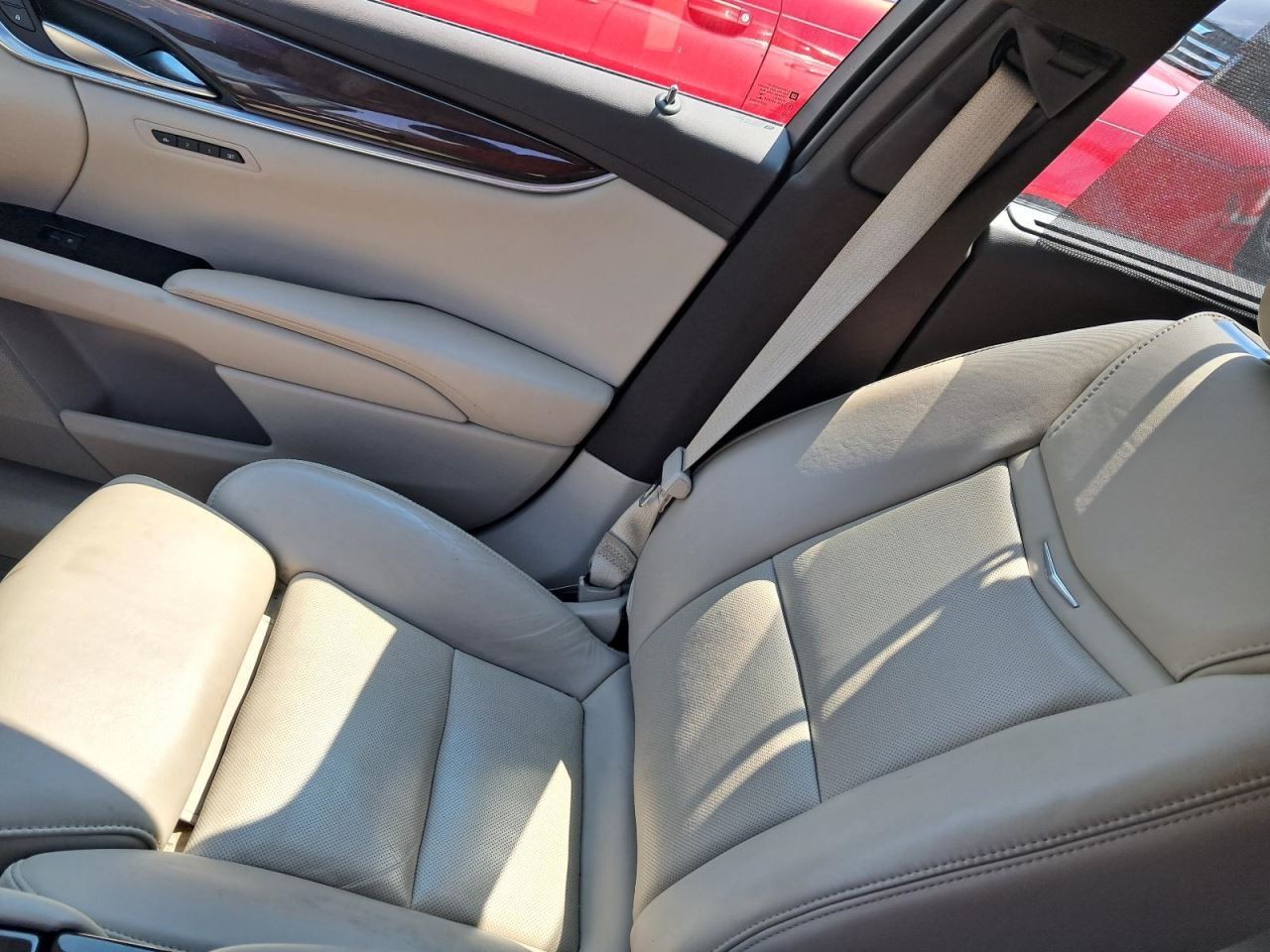 XTS 2016 Glove Box 4793943