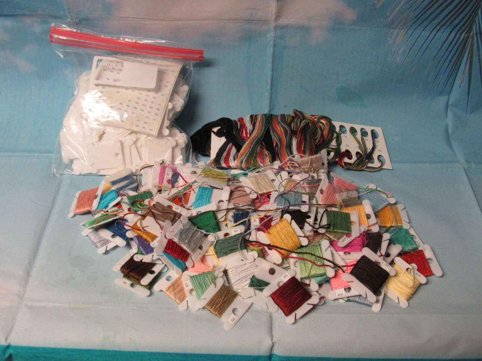 Mixed Lot of 152 Embroidery Thread Floss & 275 Plastic Bobbins
