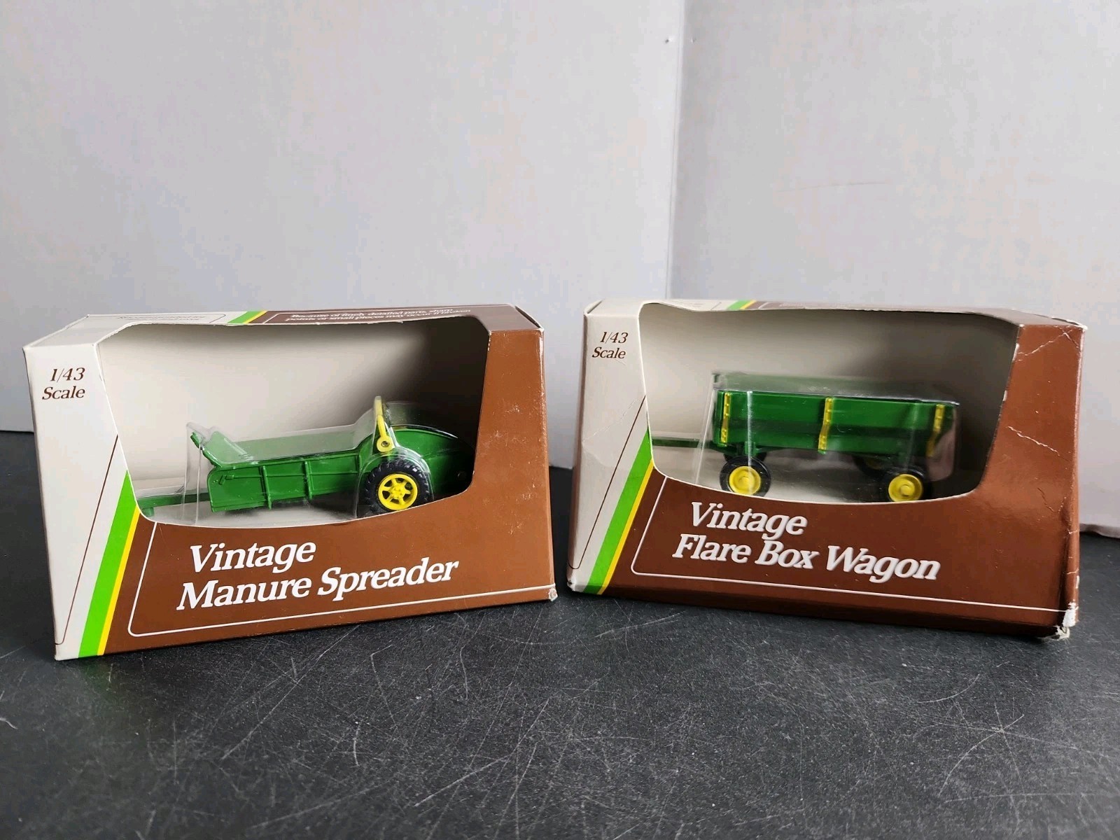 FARM JOHN DEERE CLASSICS ERTL FLARE BOX WAGON  MANURE SPREADER DIECAST 1/43