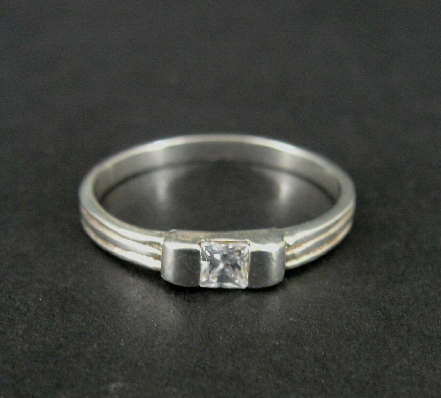 Ring Silver Square Cubic Zirconia Stone Lined Band Sterling Silver 925 Size 7