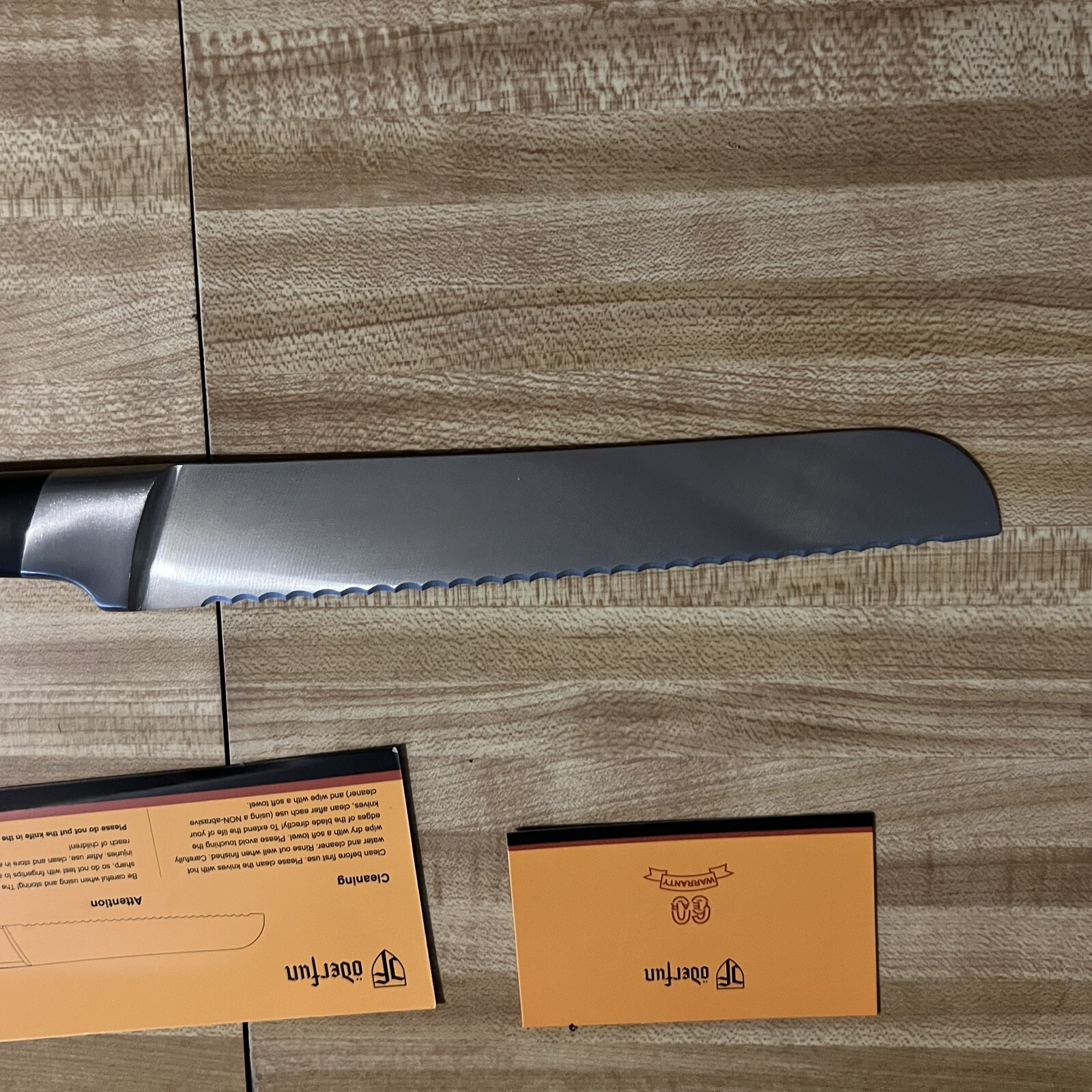 ODERFUN 8 in Bread Knife Chef Quality Serrated Bread Knife