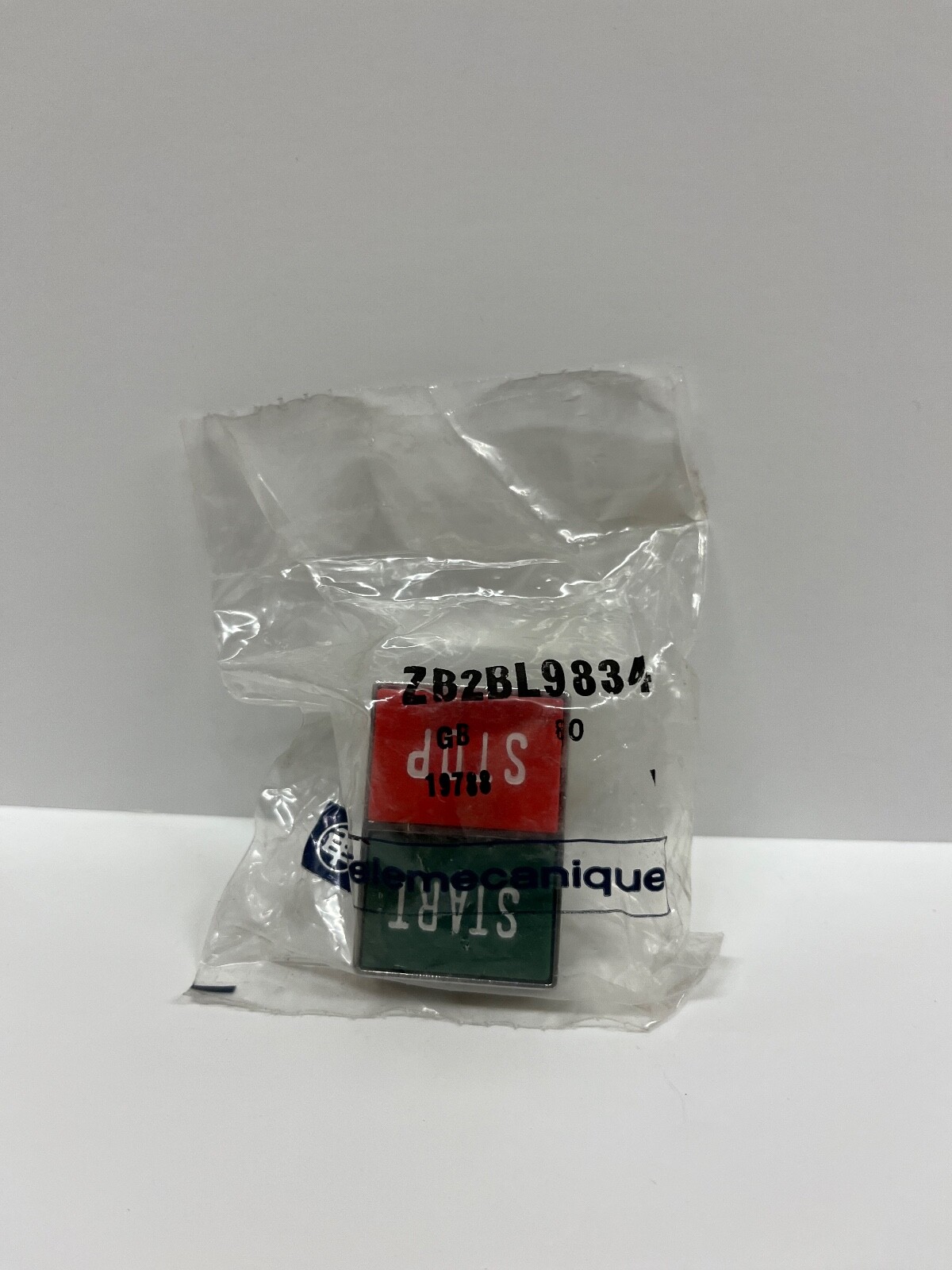 New Telemecanique Square D ZB2-BL9834 2- Button Push Operator SQD SquareD