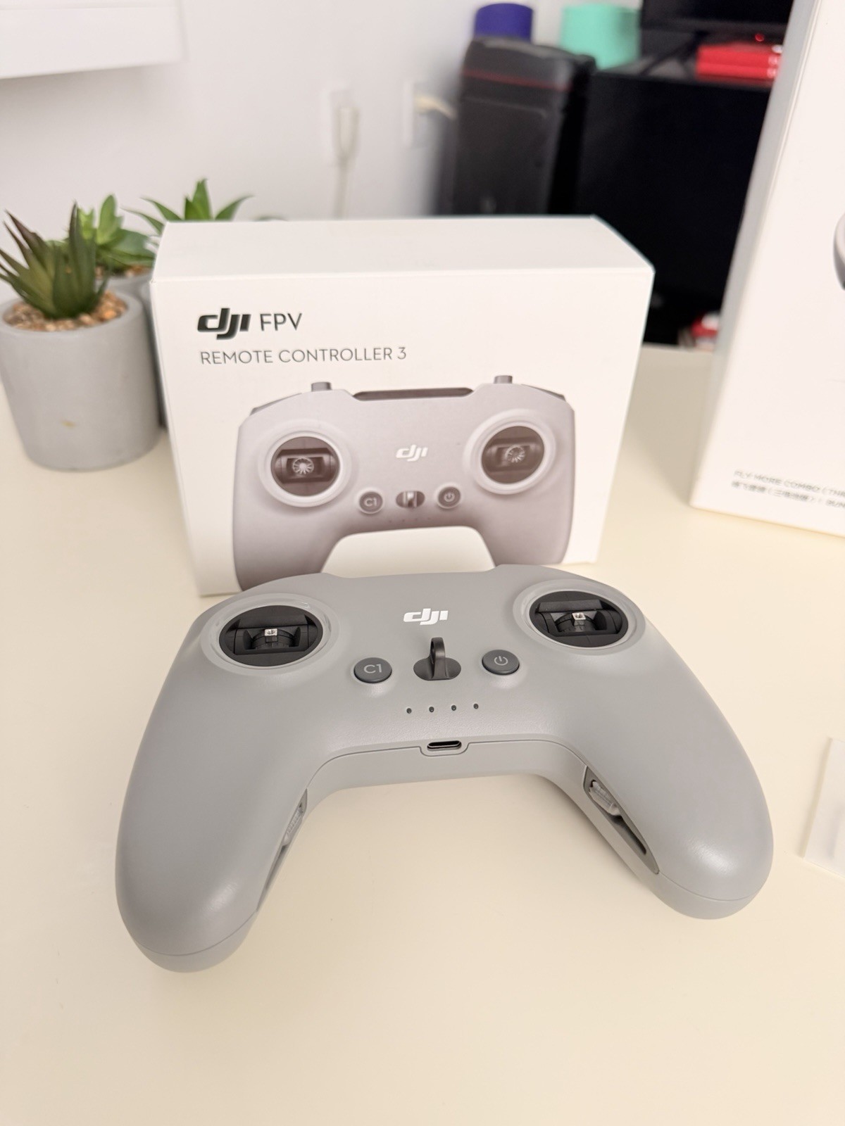 DJI AVATA 2 Fly more combo + FPV remote controller 3 + 6 filters ND.