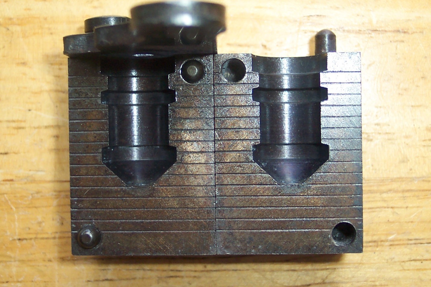 LYMAN THOMPSON CENTER ARMS 50 CALIBER MAXI-BALL MOLD .50 CAL