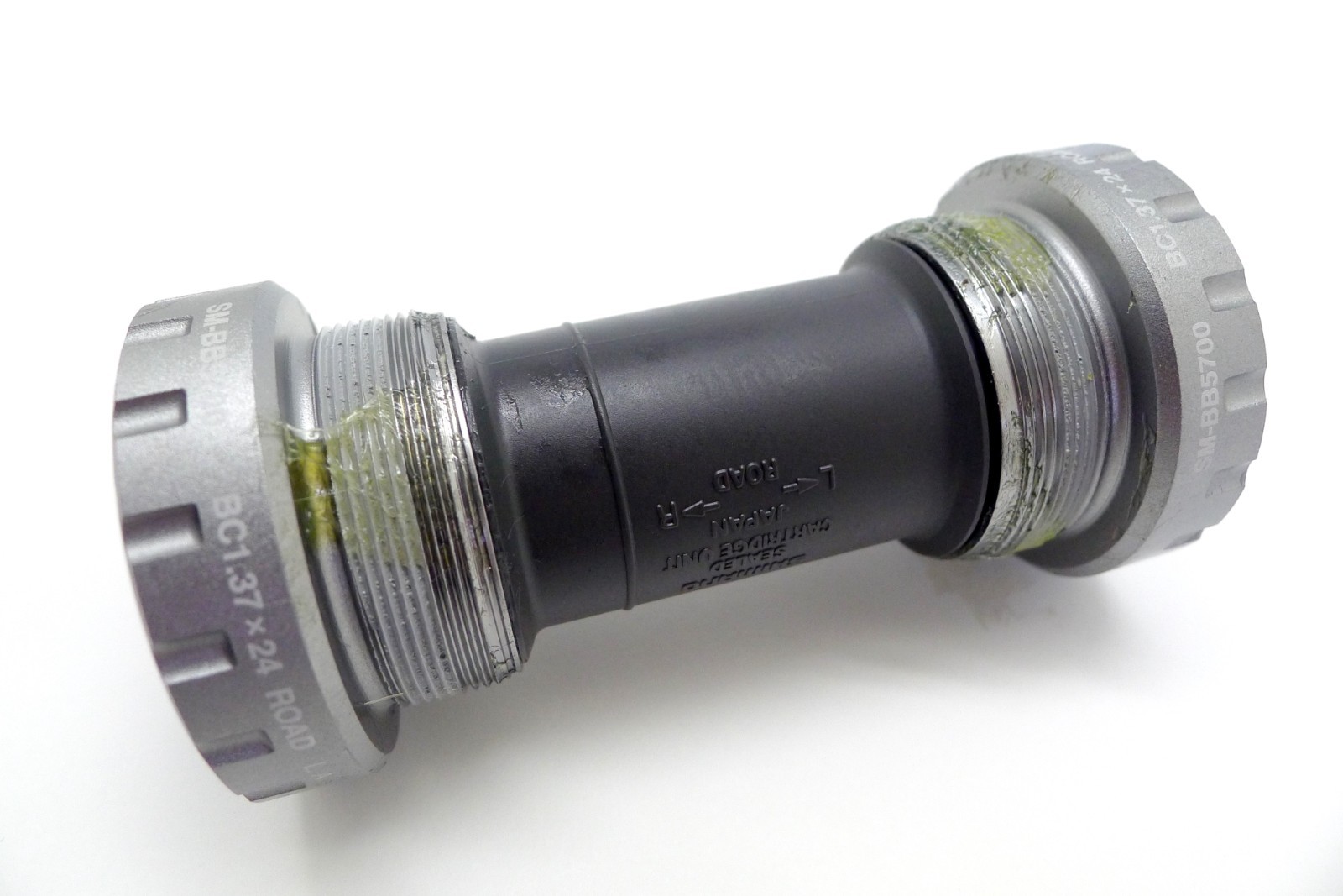 Shimano 105 SM-BB5700 BSA Bottom Bracket