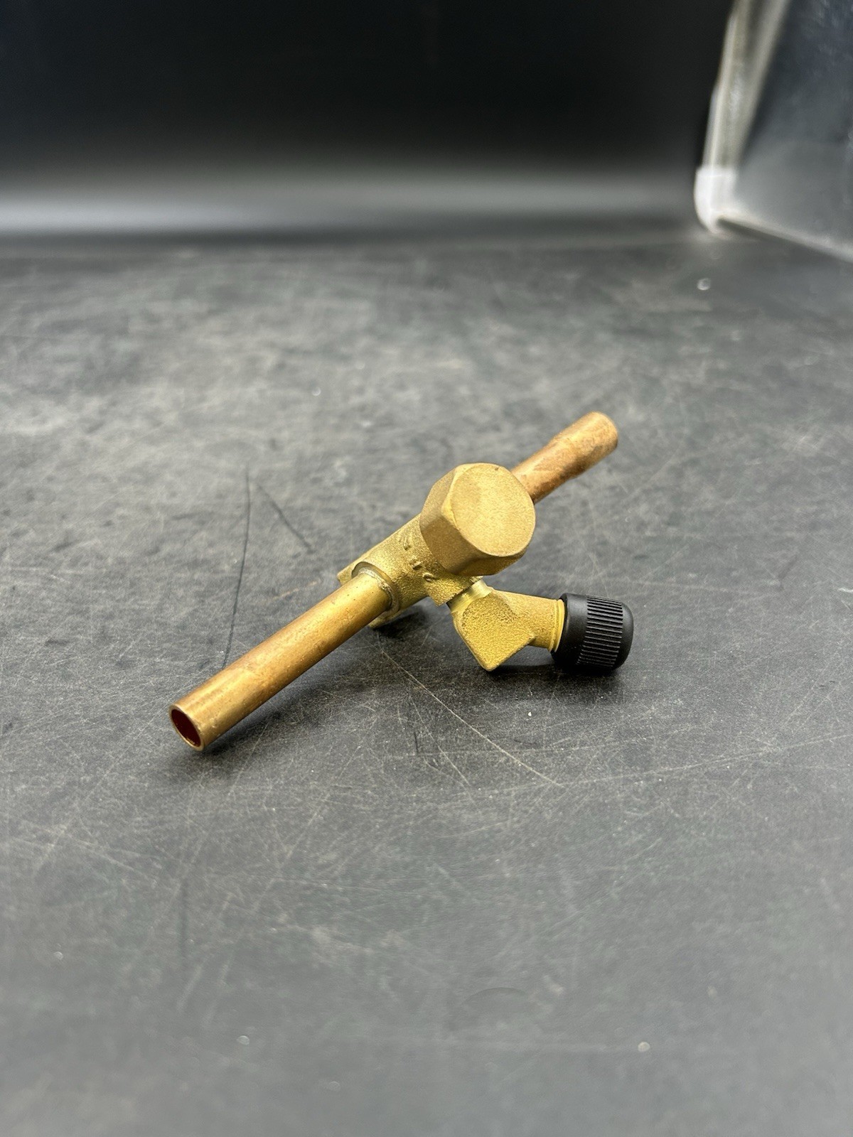 3/8” Base Mount Shut Off Valve SMV-8JA3YHGM-9-U-AM