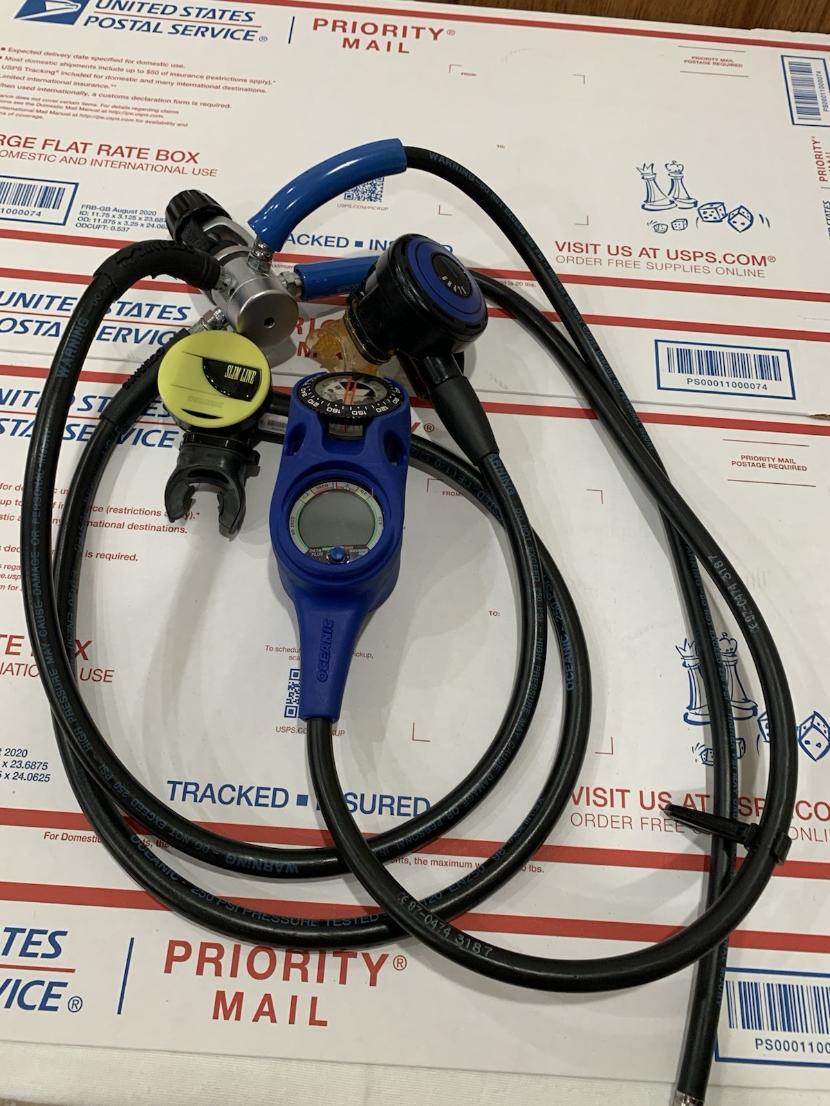 Oceanic Scuba Regulator Set with Pressure Gauge, Compass & Data + Dive Computer