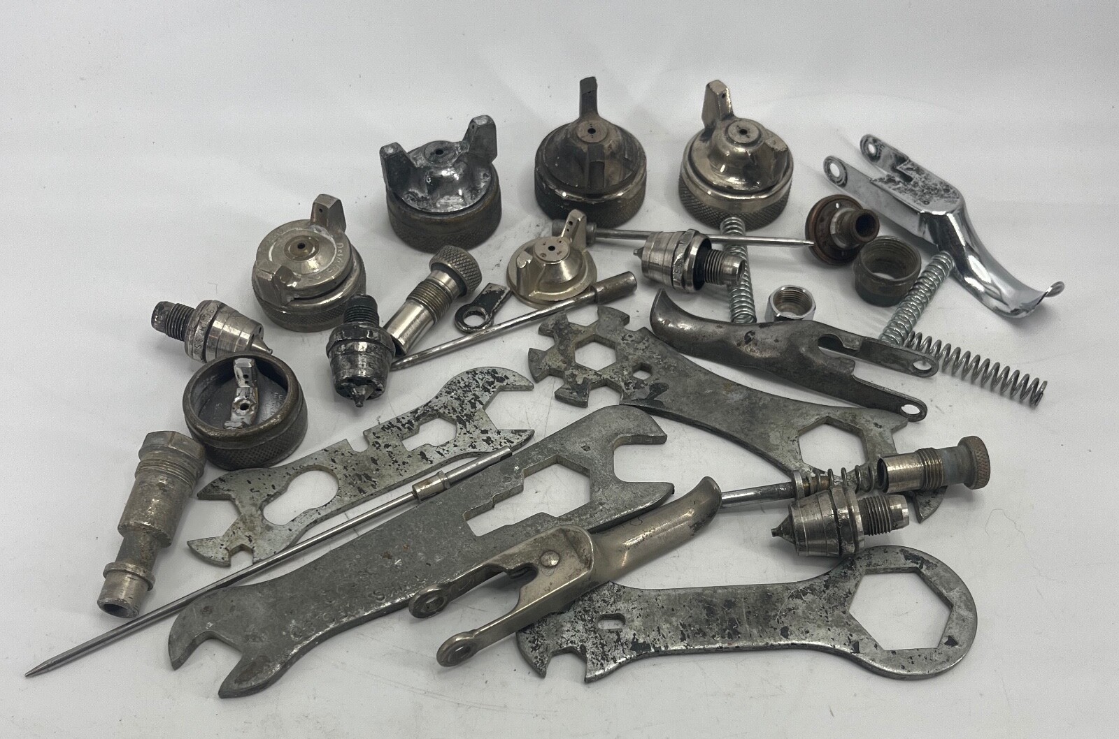 Lot of Spray Gun Parts *Binks, DeVilbiss, & Unbranded* (6012)