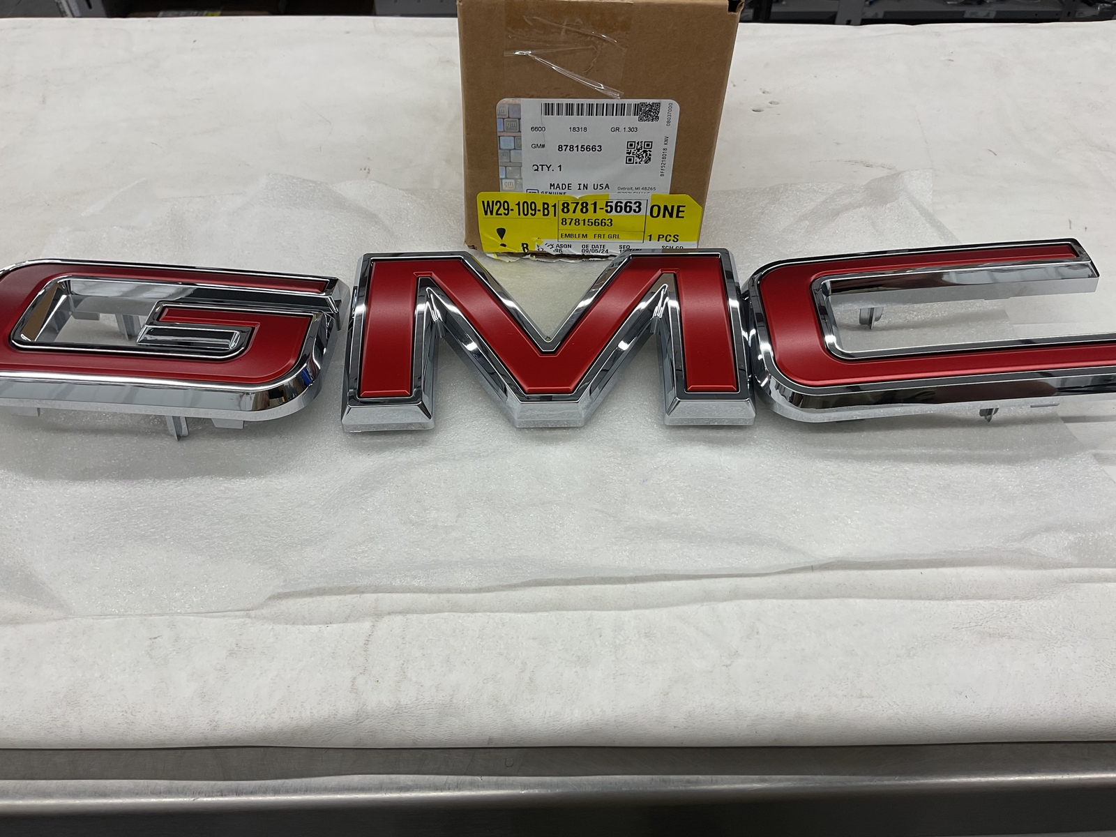 2020-2025 GMC SIERRA CHROME AND RED "GMC" GRILLE EMBLEM NEW GM # 87815663
