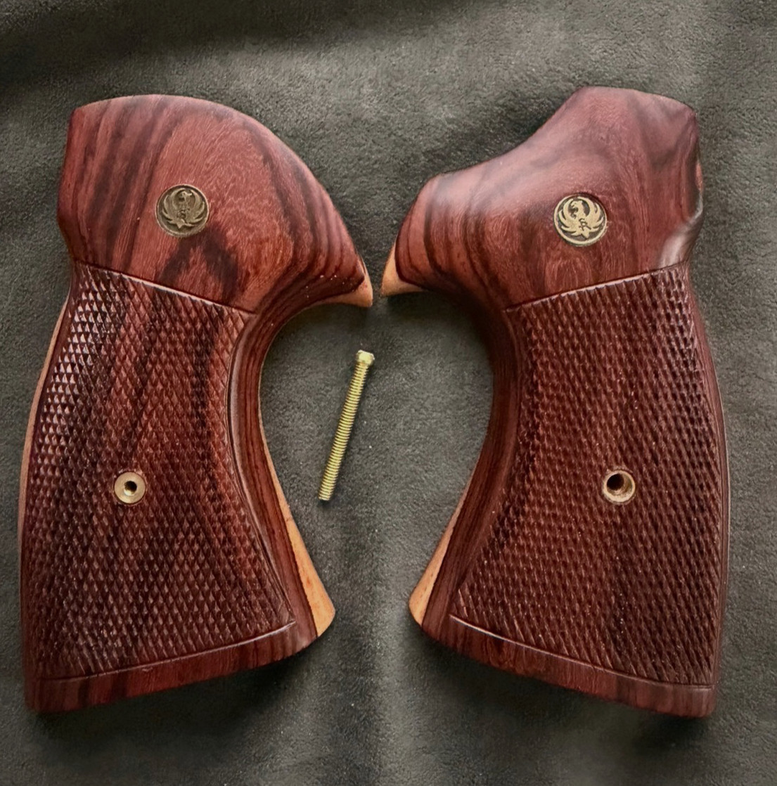 Ruger Redhawk grips Revolver.44 Rem Mag,.45 Colt,.357 Mag,M 5041-5060 New, Wood