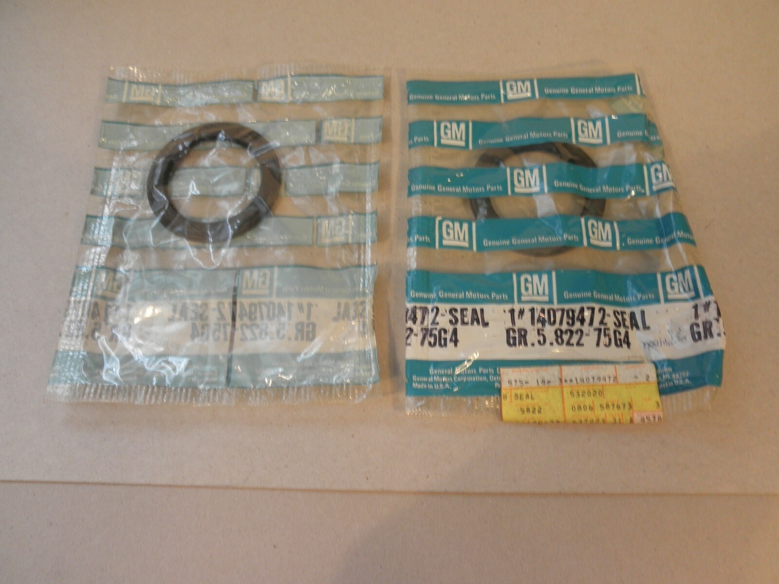 1963 - 1967  Corvette NOS GM 14079472 Seal (Pair)