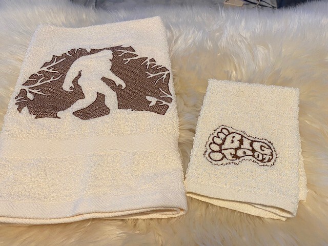 BIG FOOT Bathroom Machine Embroidered Hand Towel & Washcloth Set