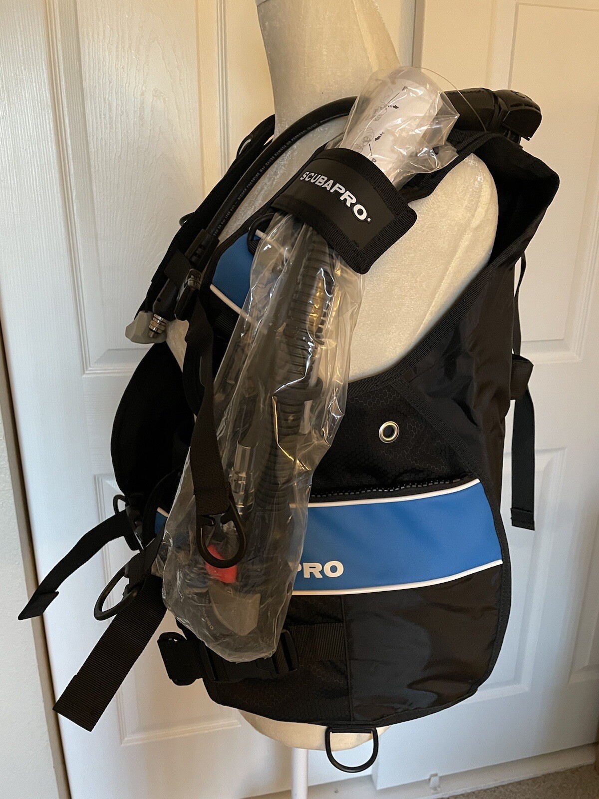 ScubaPro BCD with Air II 5th Generation Octopus/BC Inflator - Size Medium NWT