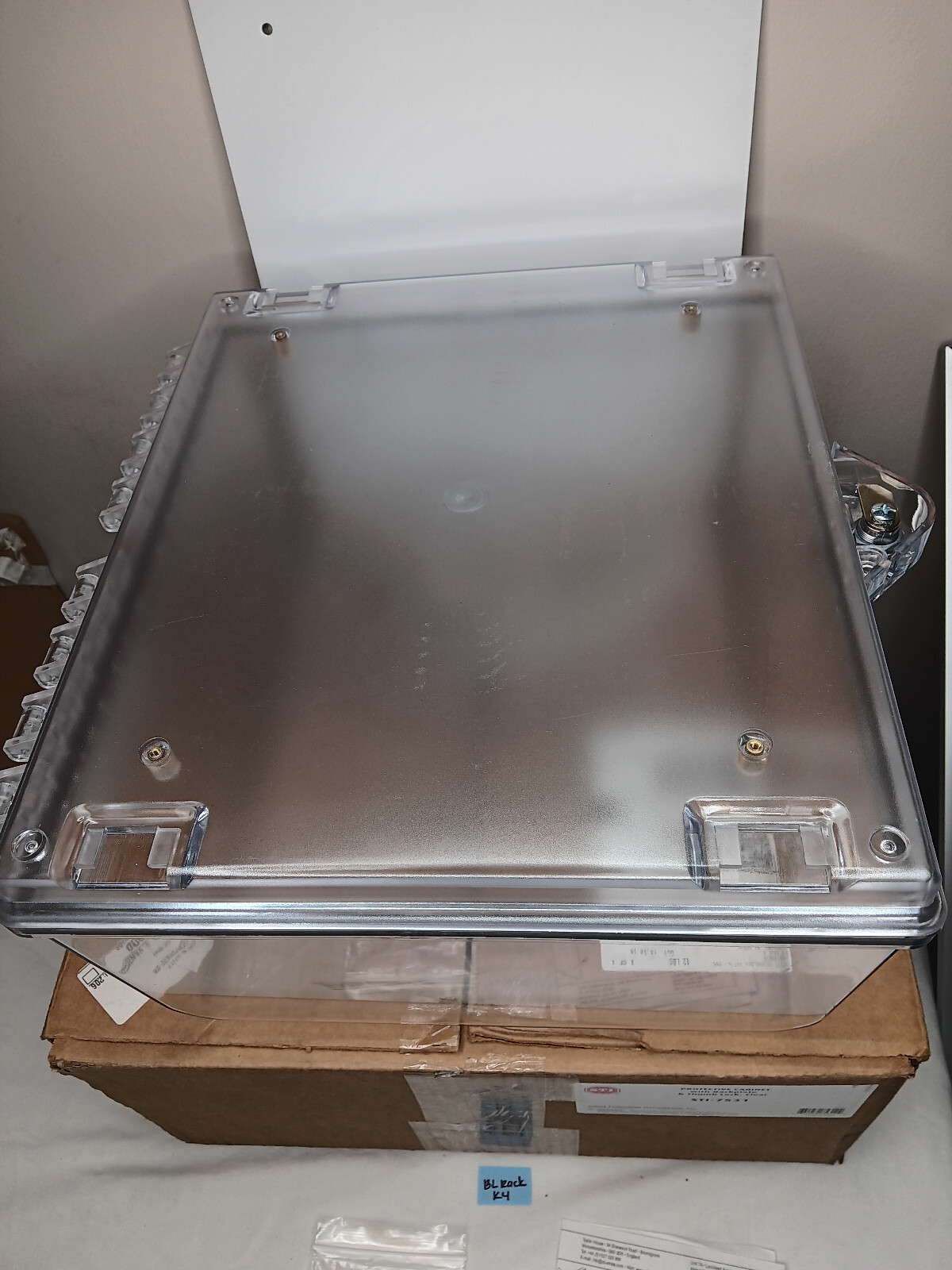 STI 7531 Protective Cabinet with back plate and thumb lock clear