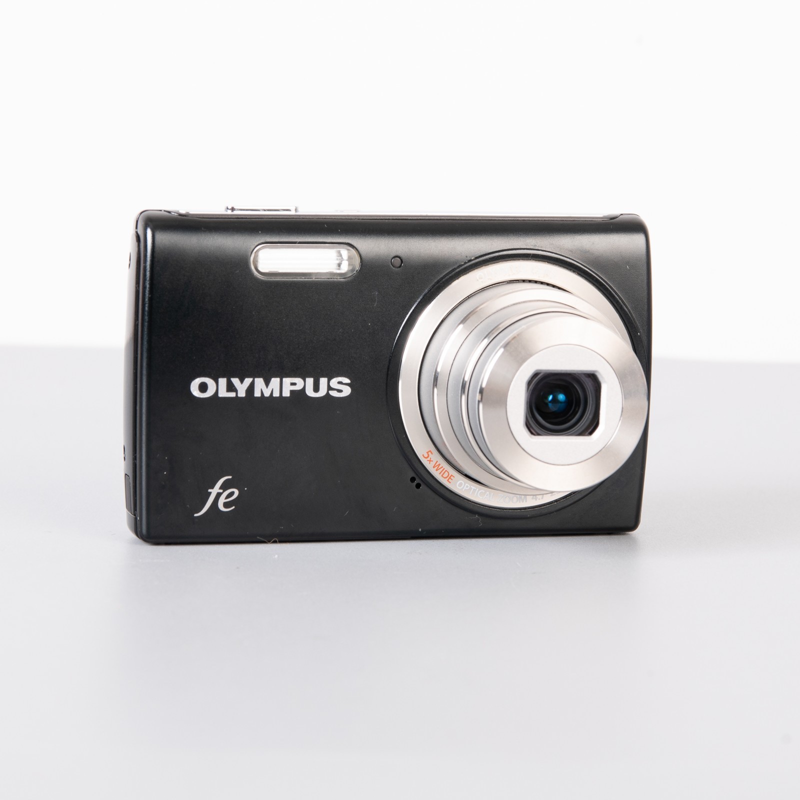 Olympus FE-5040 - 14MP digital compact camera, battery, memory card, strap