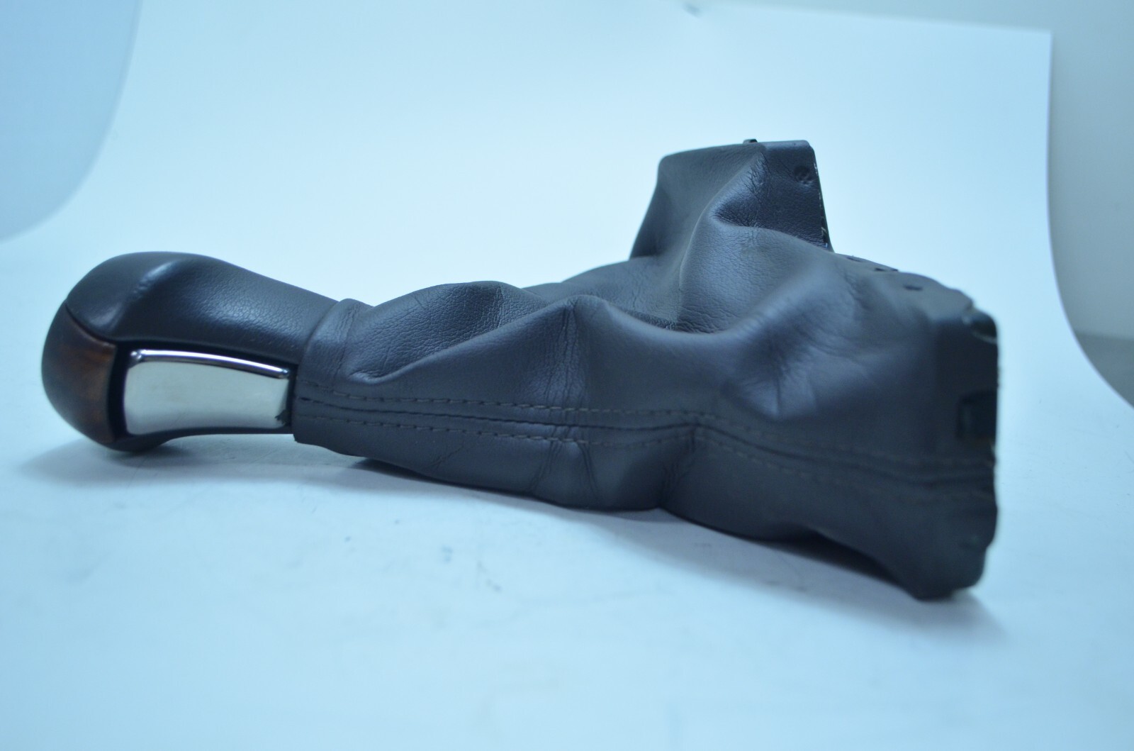 10-13 BUICK LACROSSE AUTOMATIC TRANSMISSION SHIFTER BOOT OEM