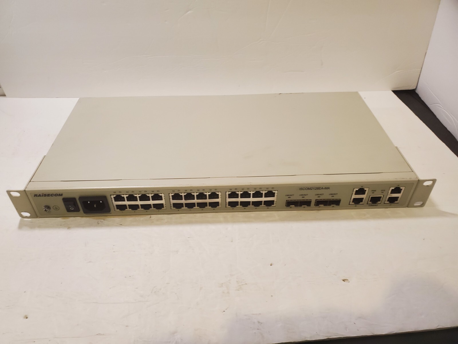 RAISECOM  ISCOM2128EA-MA-AC 24 Port Fast Ethernet PoE Switch