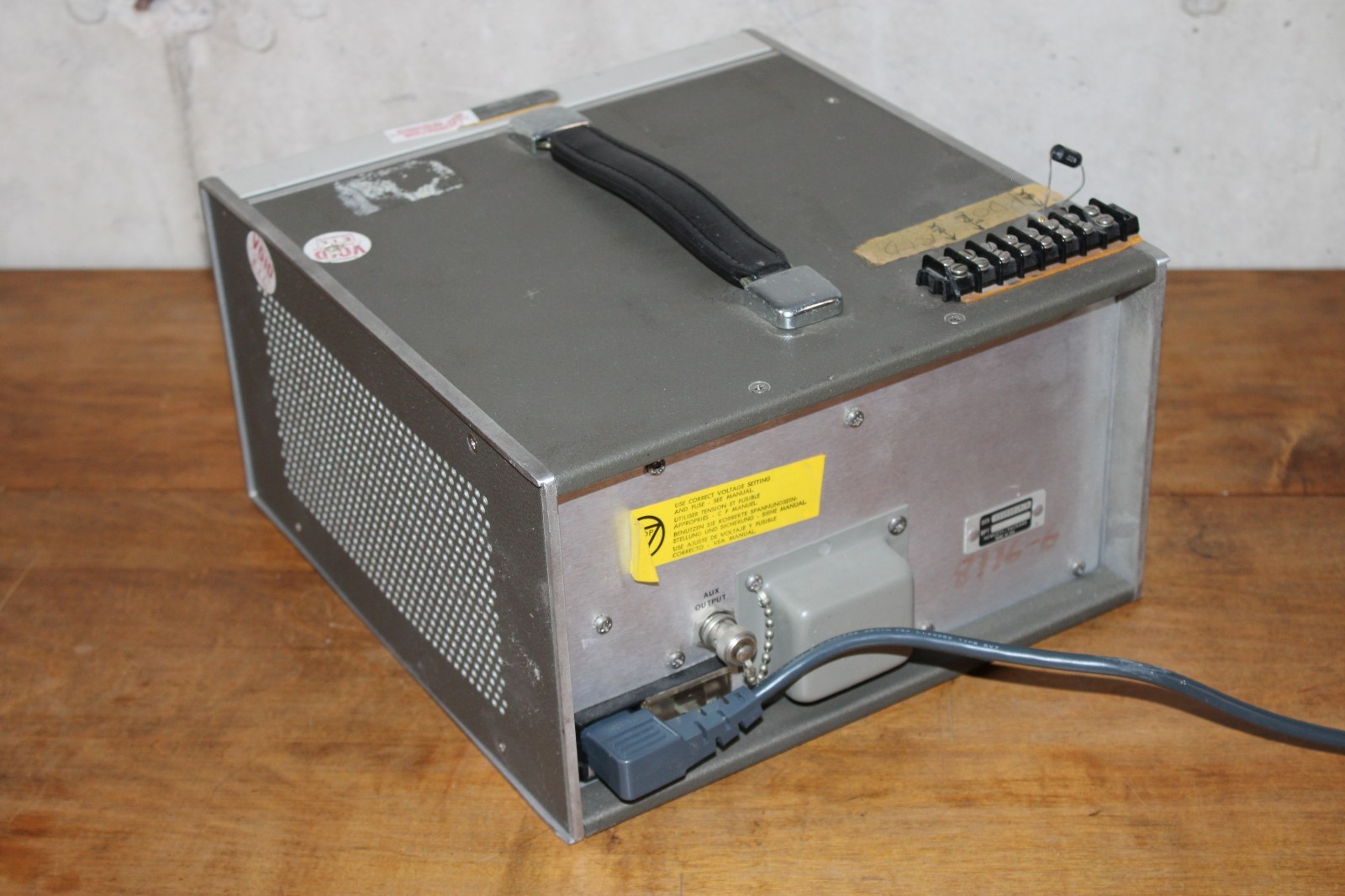 HP Hewlett Packard 8654A Signal Generator