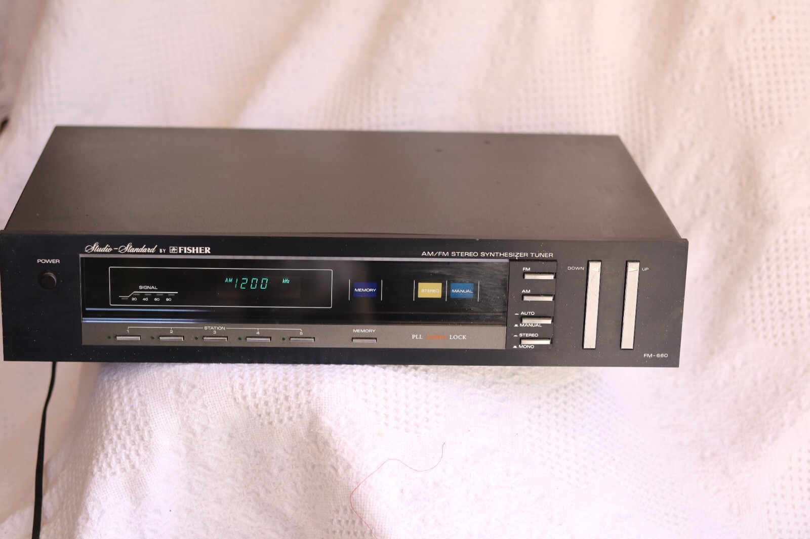 Vintage Fisher FM-660 Studio Standard AM/FM Stereo Tuner