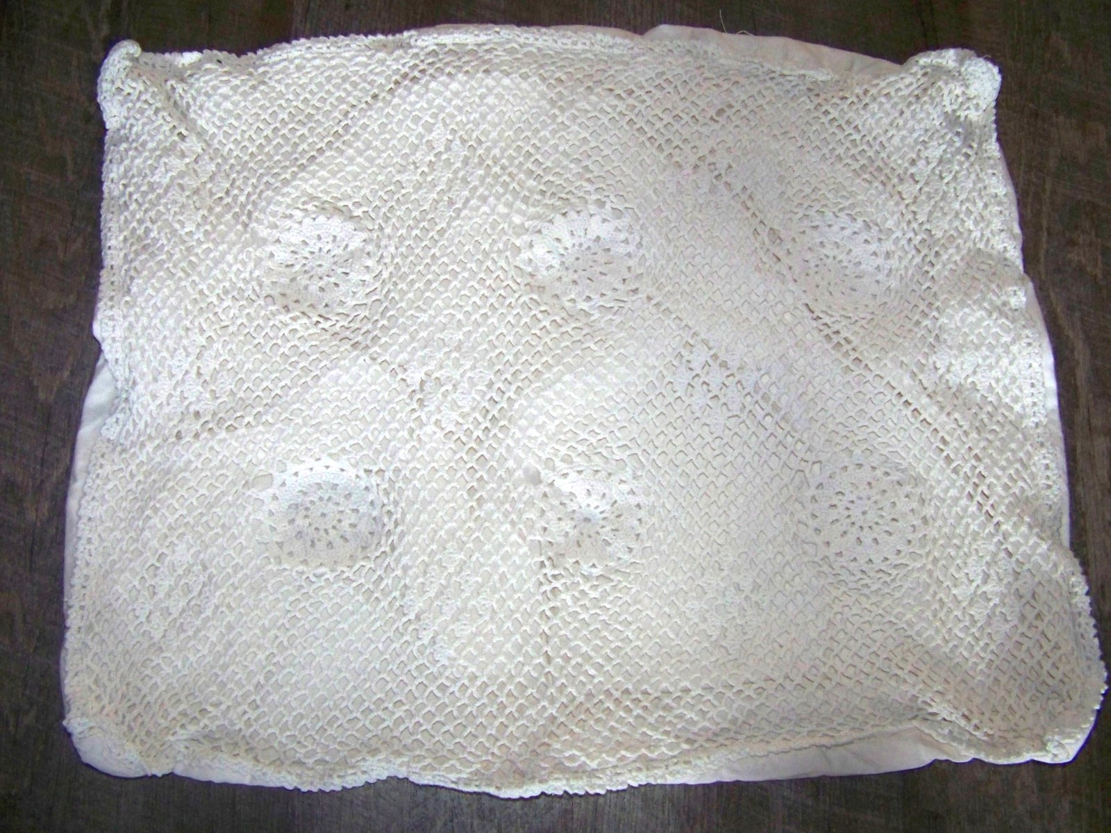 Vintage Standard Pillow Sham Cream Crochet w/Floral Accents Romantic Country