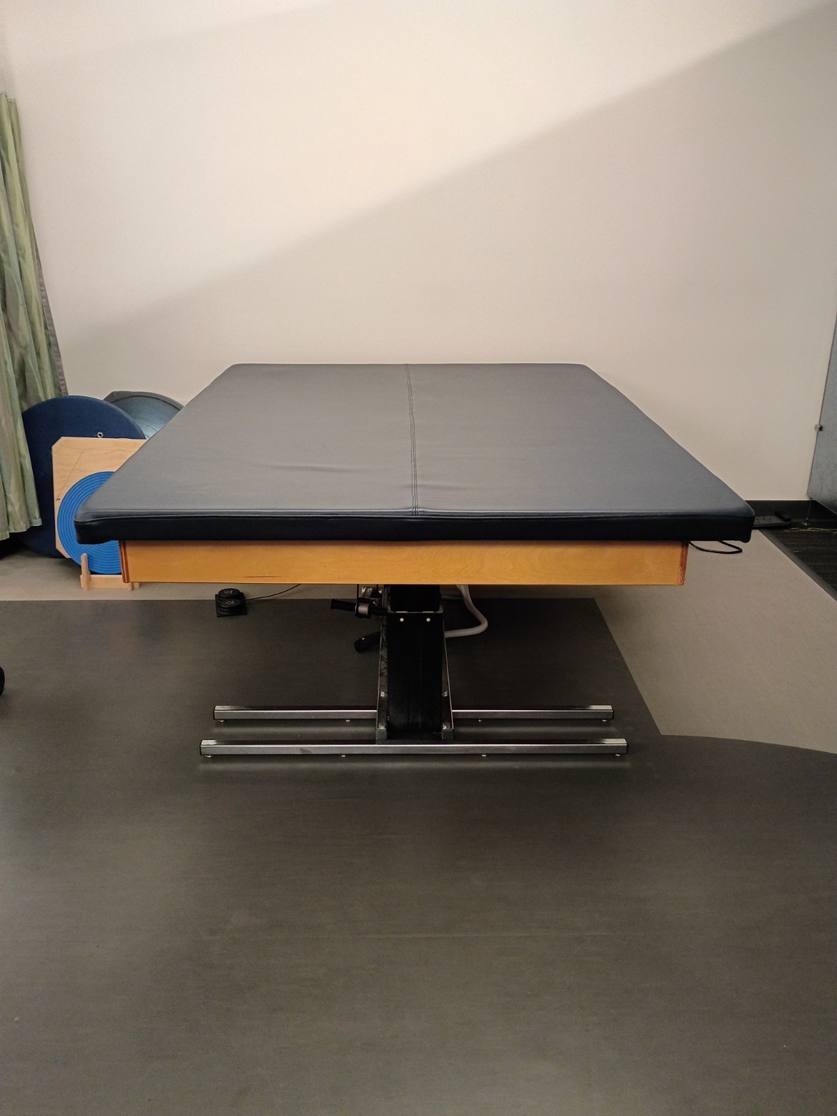 Bailey 9620 Professional Hi-Low Electric Mat Table Physical Therapy PT 4x7