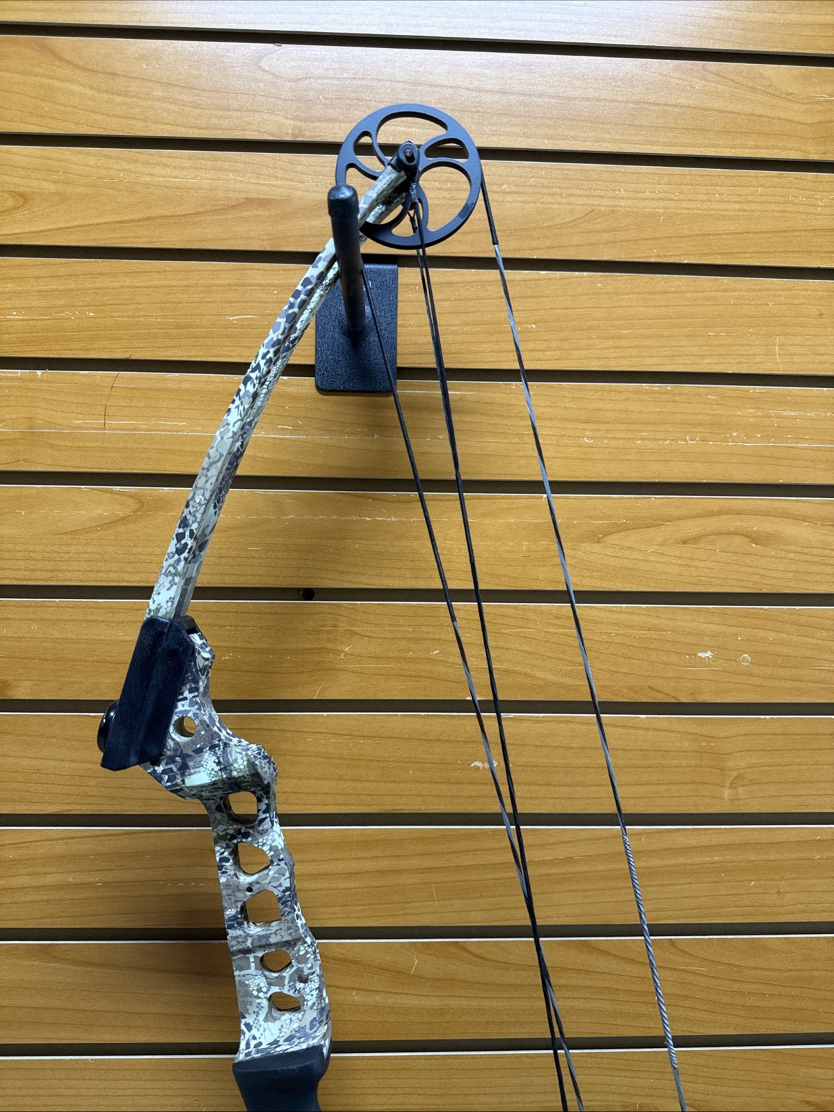 Genesis Archery Gen-X Compound Bow RH Camouflage - Item 4170