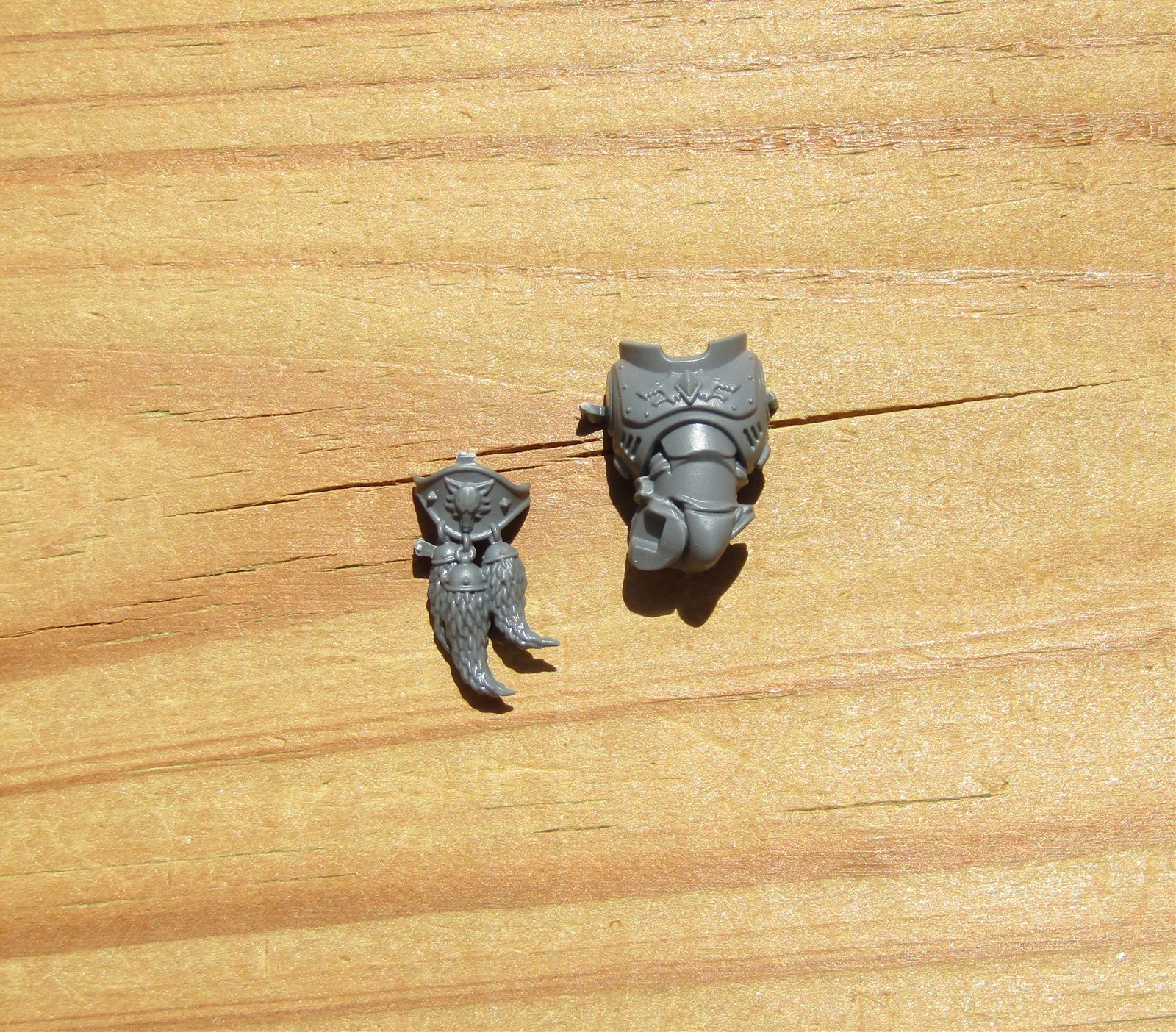40K Space Wolves Grey Hunters Sgt Torso Front & Wolf Pelt Belt Buckle Bits