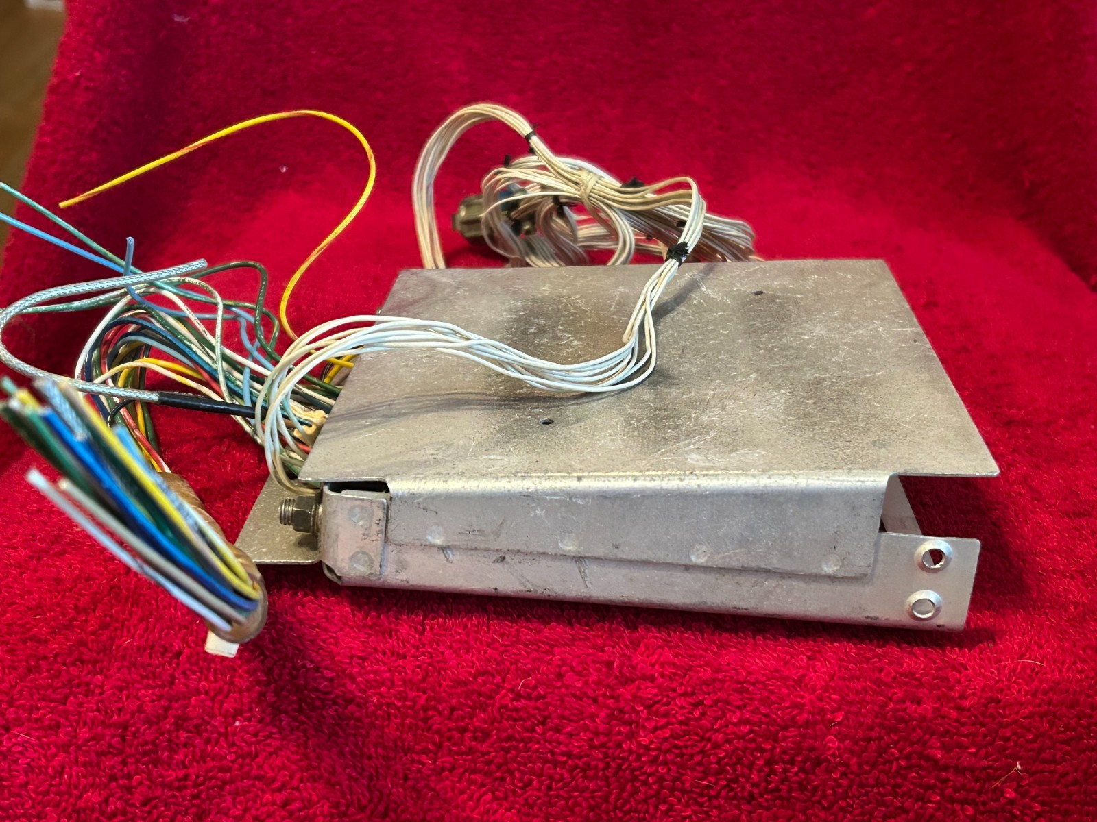 CESSNA AVIONICS AUDIO PANEL MOUNTING TRAY WITH CONNECTOR
