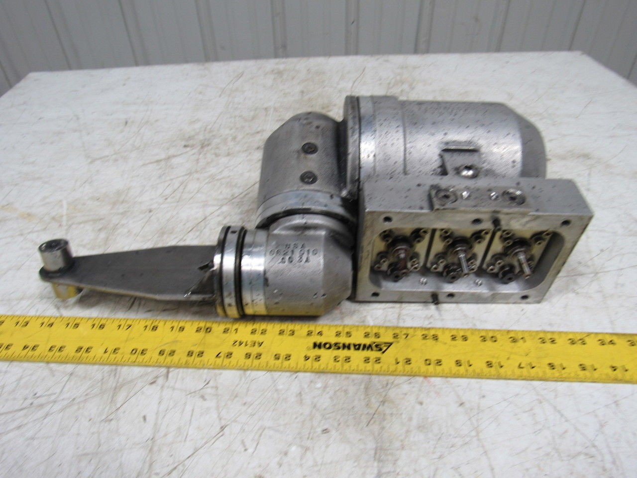 Fanuc P-100 0621-010-001A Industrial Painting Robot Wrist Assembly